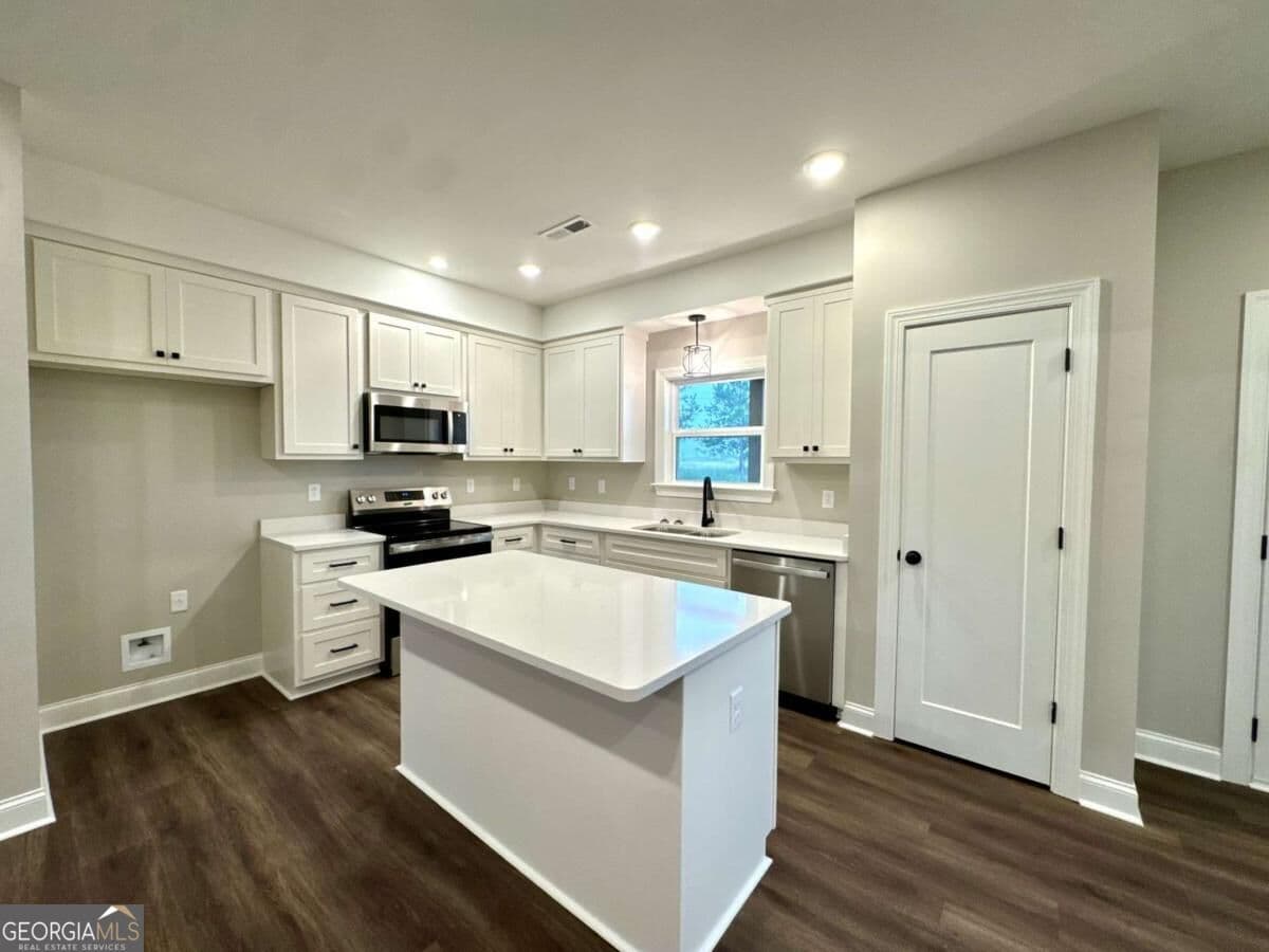 3 bedroom, 2 bathroom, 1,800 sq ft single family residence for sale at 114 Lord Hatcher Drive, Dexter, GA 31019 — photo 8