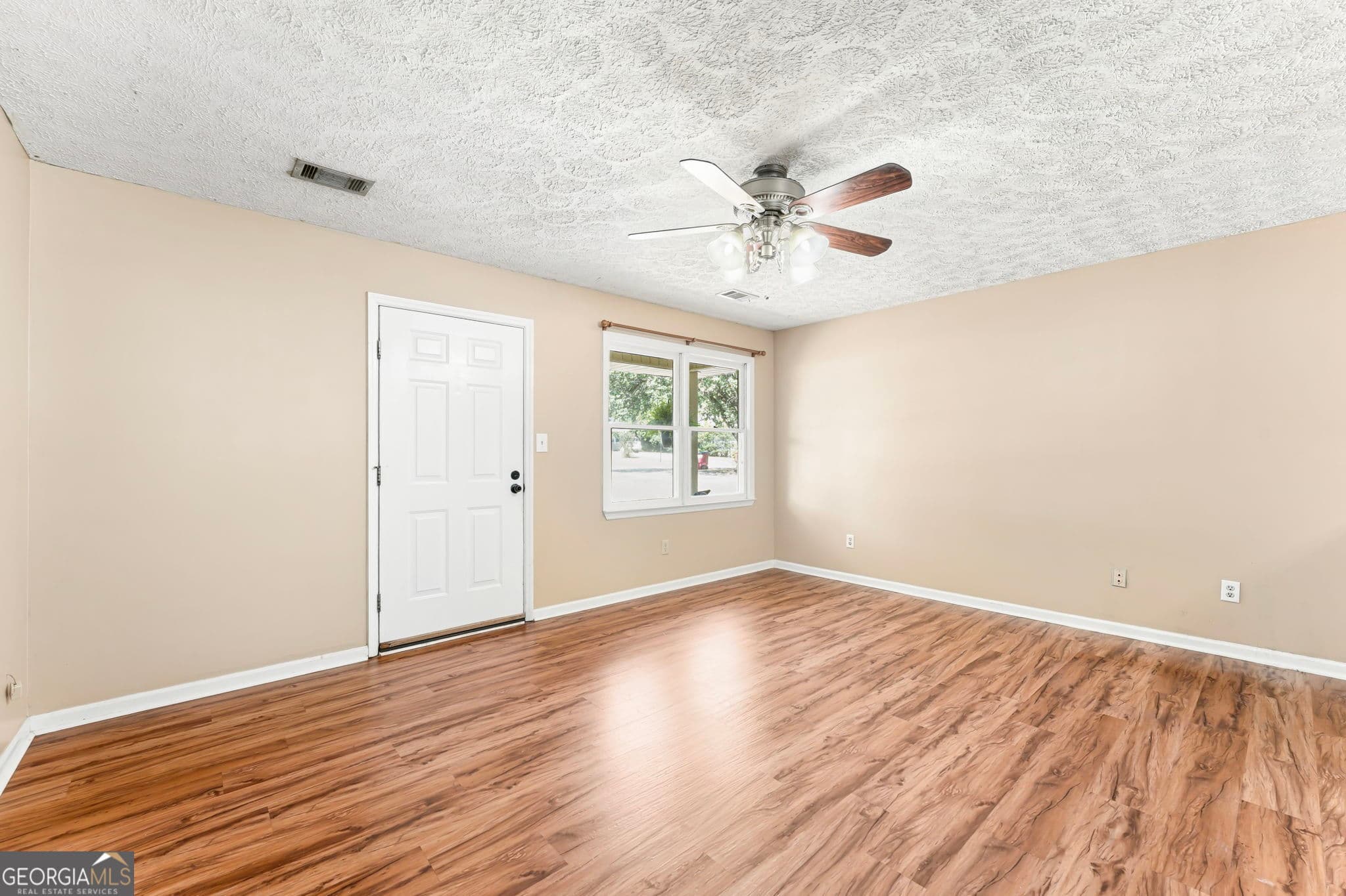 3 bedroom, 2 bathroom, 1,148 sq ft single family residence under contract at 108 Shannon Lane, Centerville, GA 31028 — photo 6