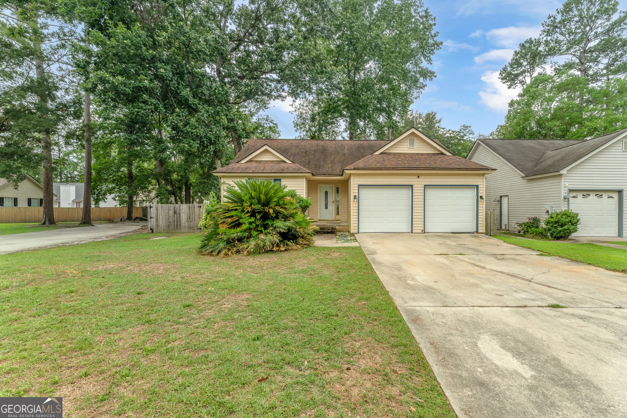 3 bedroom, 2 bathroom, 1,240 sq ft single family residence under contract at 250 Sugar Mill Drive, Savannah, GA 31419 — photo 2