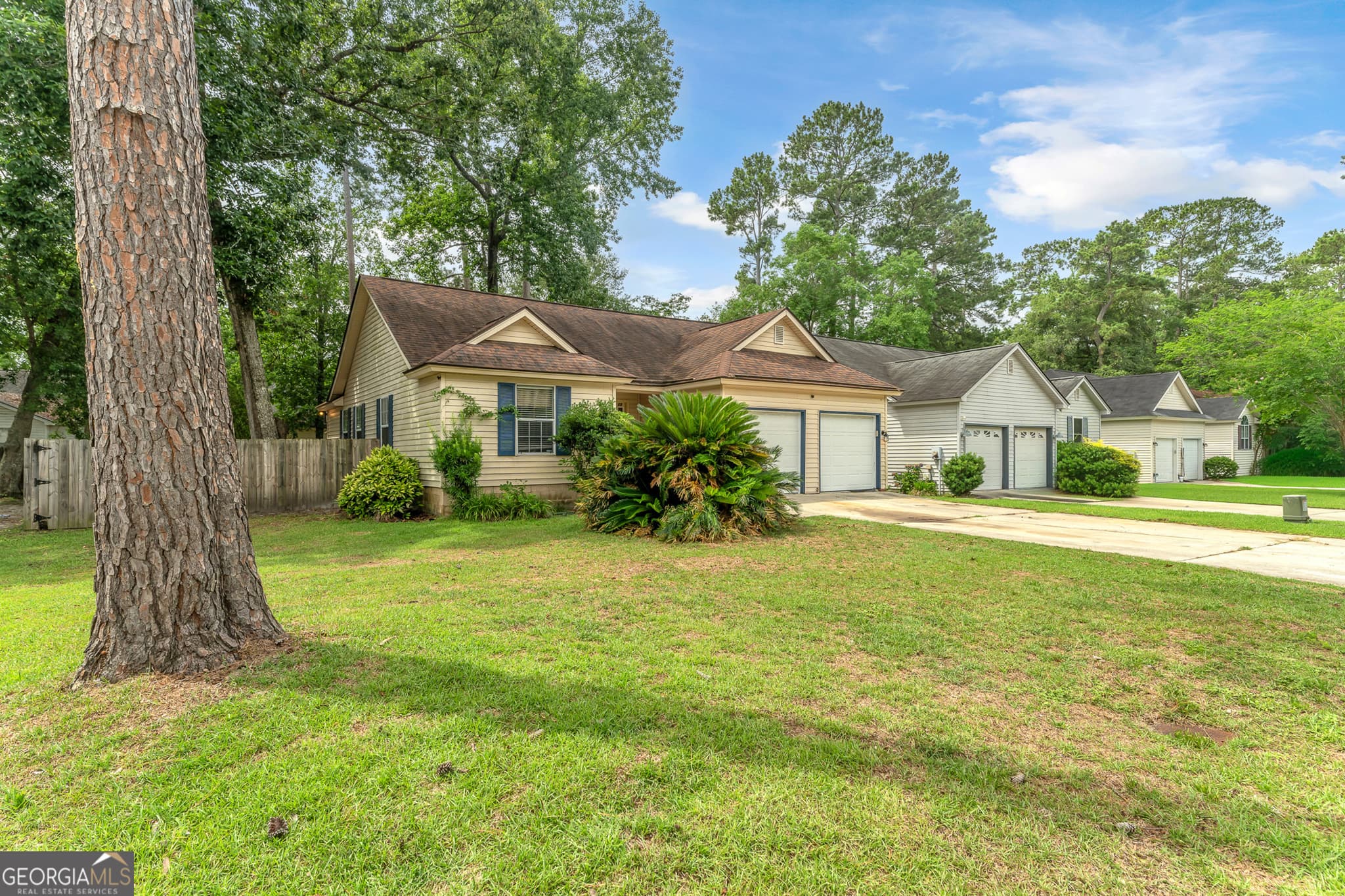 3 bedroom, 2 bathroom, 1,240 sq ft single family residence under contract at 250 Sugar Mill Drive, Savannah, GA 31419 — photo 7