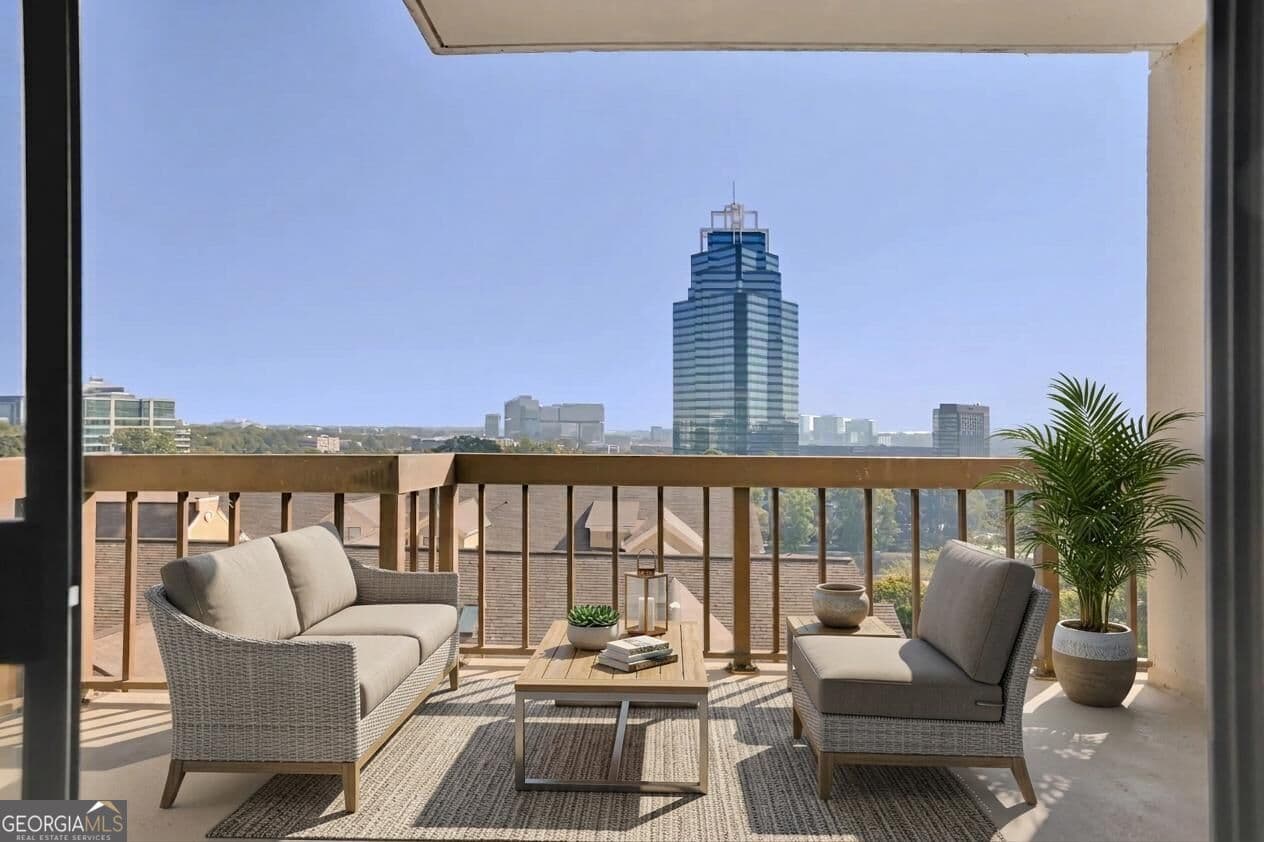 1 bedroom, 1 bathroom, 703 sq ft condominium for sale at 795 Hammond Drive 1005, Sandy Springs, GA 30328 — photo 5