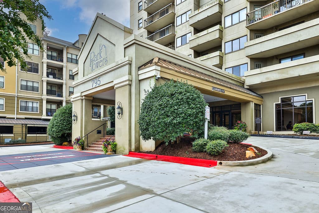 1 bedroom, 1 bathroom, 703 sq ft condominium for sale at 795 Hammond Drive 1005, Sandy Springs, GA 30328 — photo 9