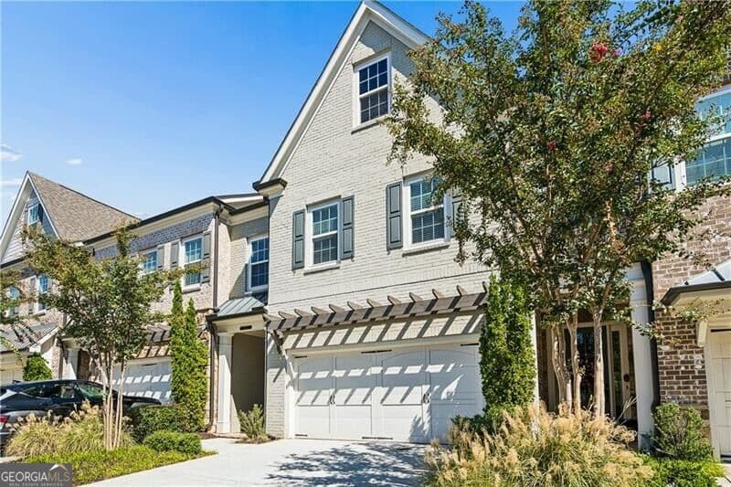 3 bedroom, 2.5 bathroom, 2,639 sq ft townhouse for sale at 3176 Havencroft Drive, Roswell, GA 30075 — photo 2
