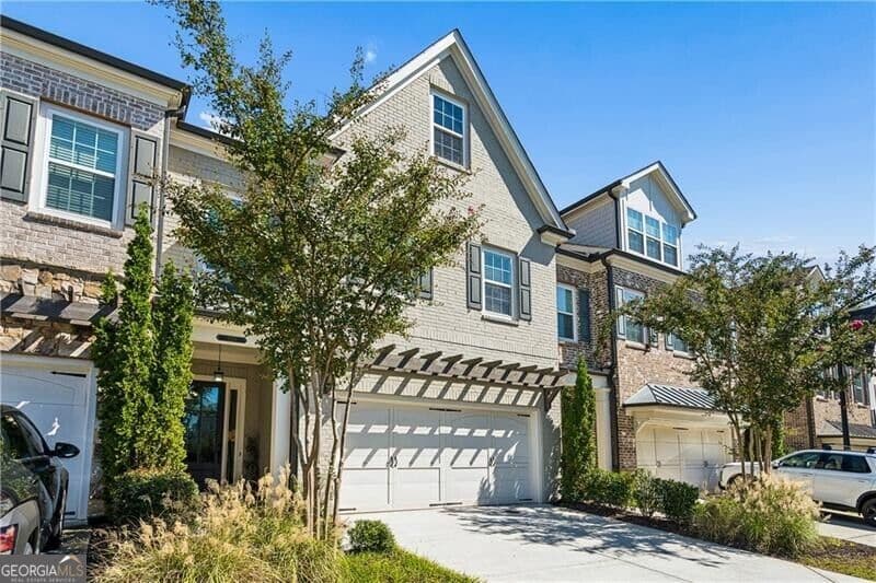 3 bedroom, 2.5 bathroom, 2,639 sq ft townhouse for sale at 3176 Havencroft Drive, Roswell, GA 30075 — photo 3