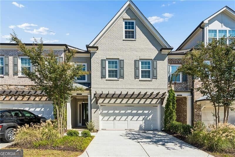 3 bedroom, 2.5 bathroom, 2,639 sq ft townhouse for sale at 3176 Havencroft Drive, Roswell, GA 30075