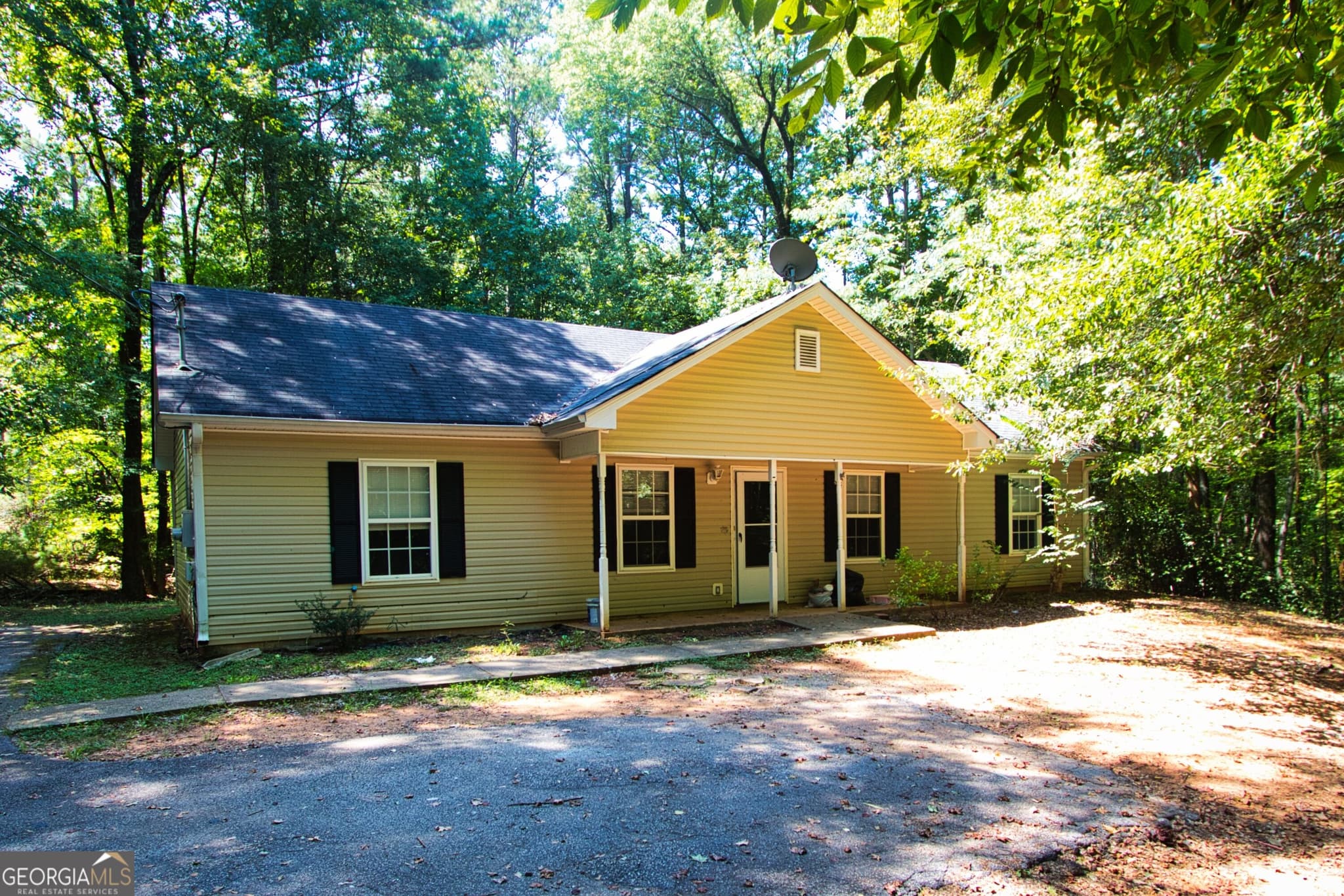 3 bedroom, 2 bathroom, 1,325 sq ft single family residence for rent at 75 Robin Hood Road, Covington, GA 30014 for $1,575 a month — photo 1 of 1