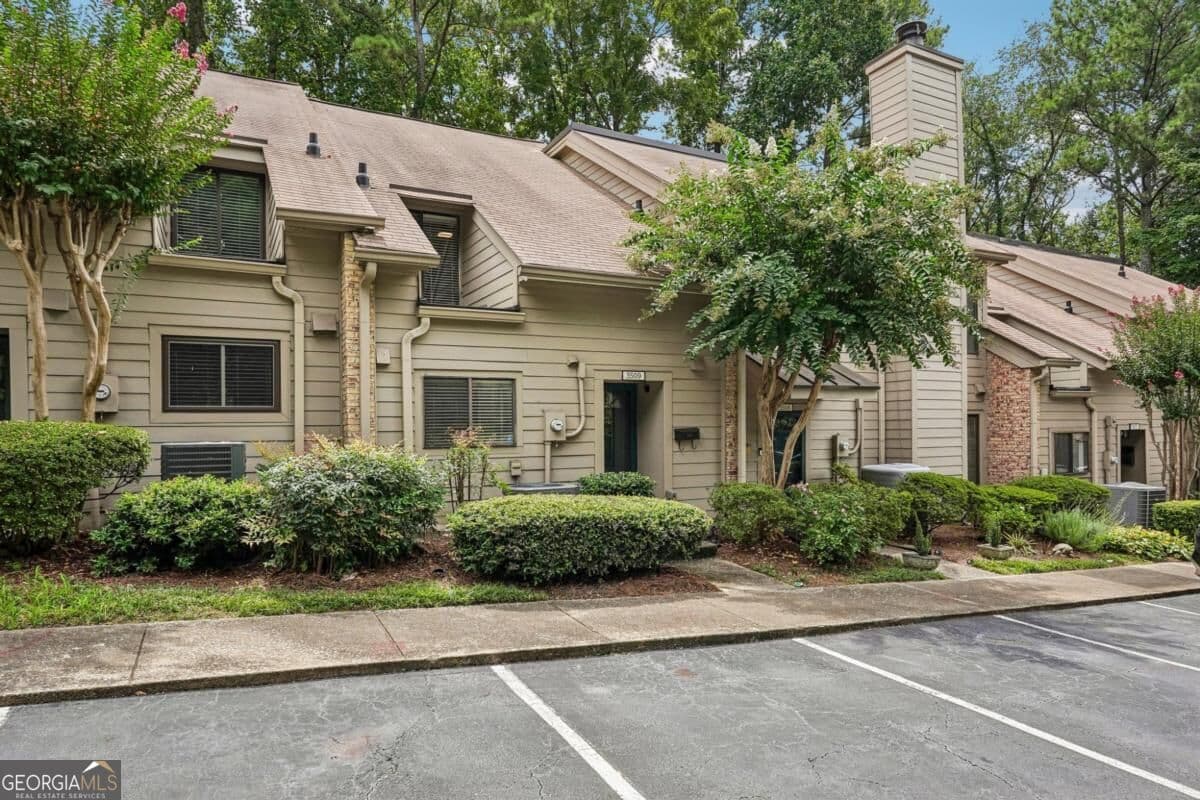 2 bedroom, 2 bathroom, 1,288 sq ft condominium for sale at 3509 Stonewall Place, Atlanta, GA 30339 — photo 2
