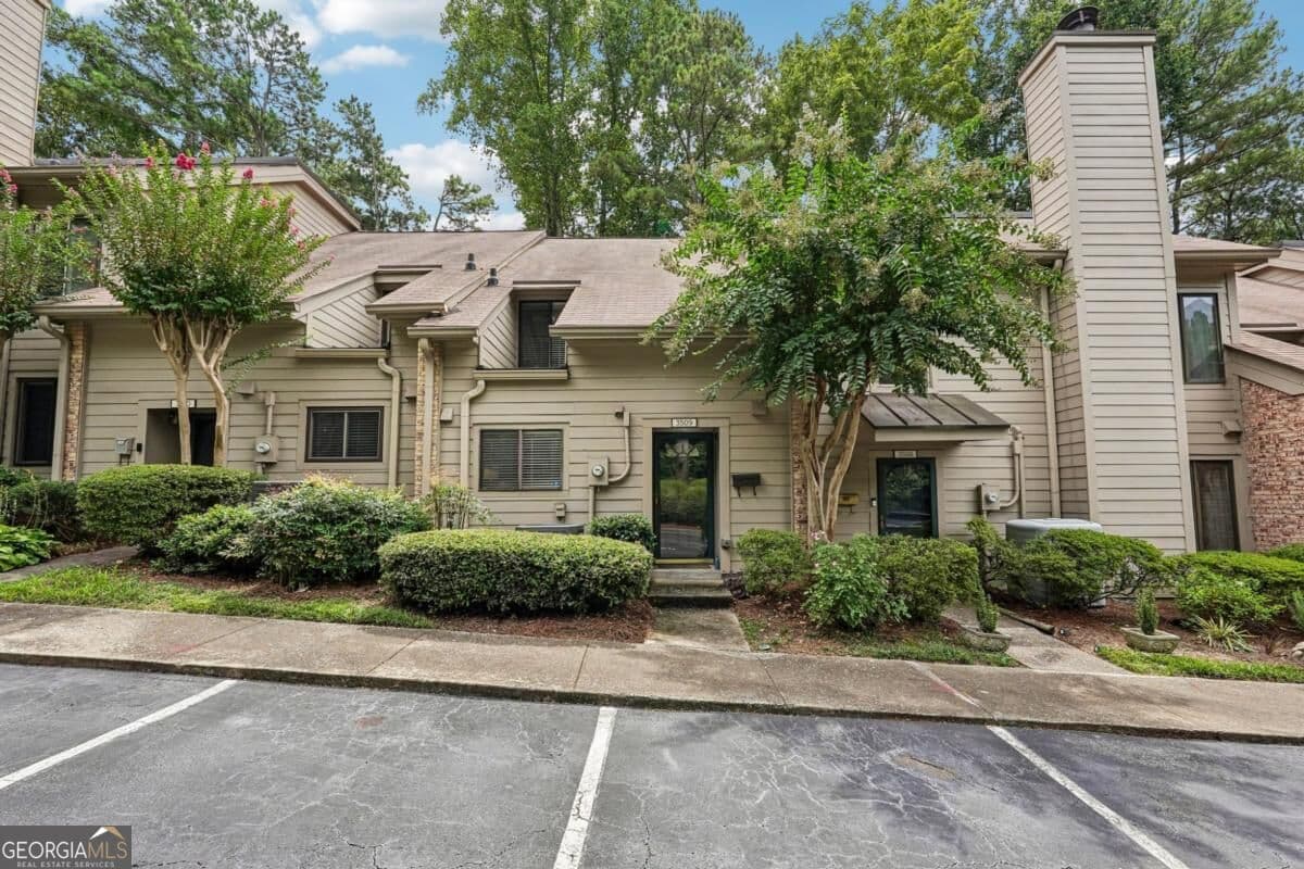 2 bedroom, 2 bathroom, 1,288 sq ft condominium for sale at 3509 Stonewall Place, Atlanta, GA 30339 — photo 1 of 22