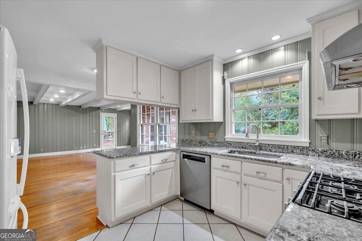 5 bedroom, 3.5 bathroom, 3,274 sq ft single family residence for sale at 201 Eckles Road, Americus, GA 31719 — photo 9