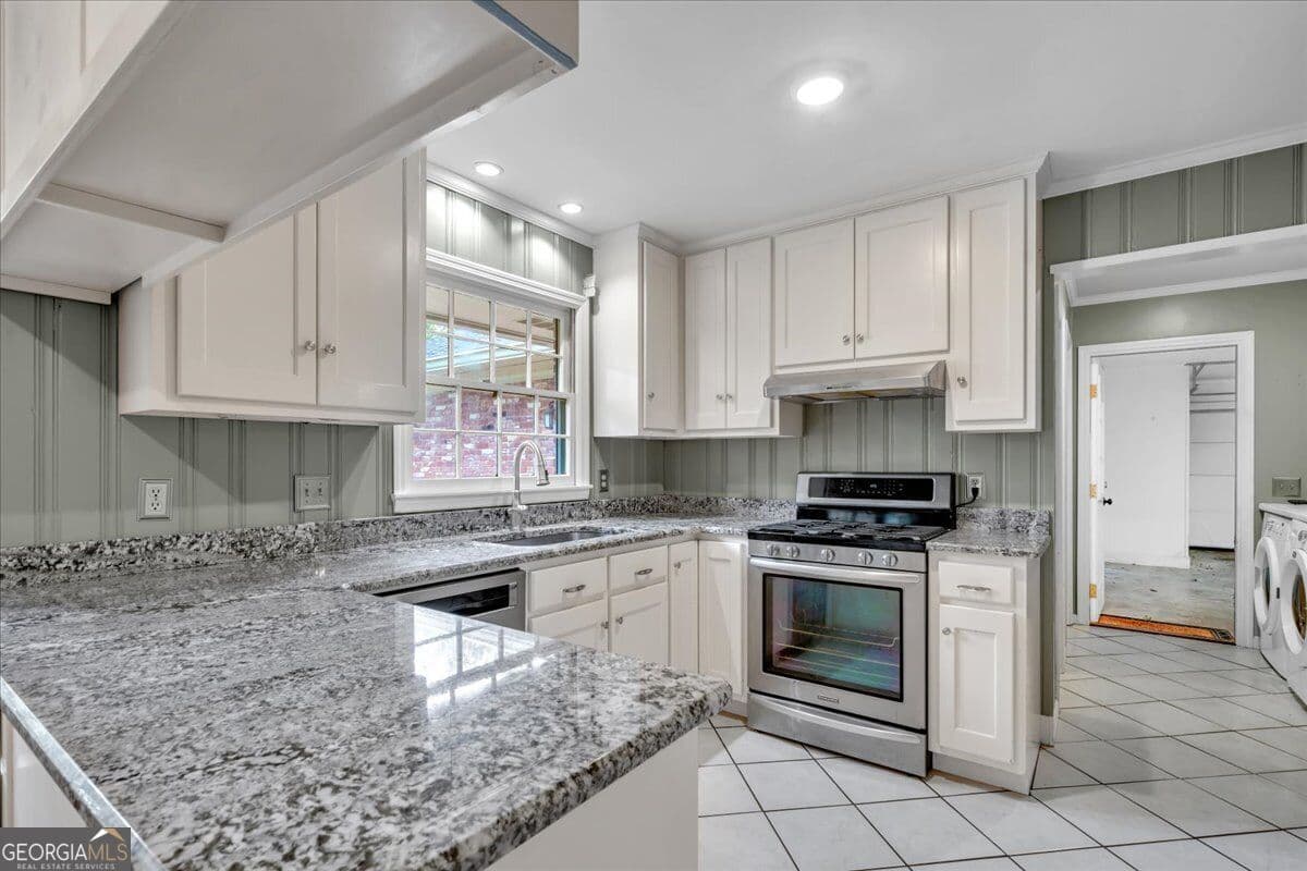 5 bedroom, 3.5 bathroom, 3,274 sq ft single family residence for sale at 201 Eckles Road, Americus, GA 31719 — photo 10