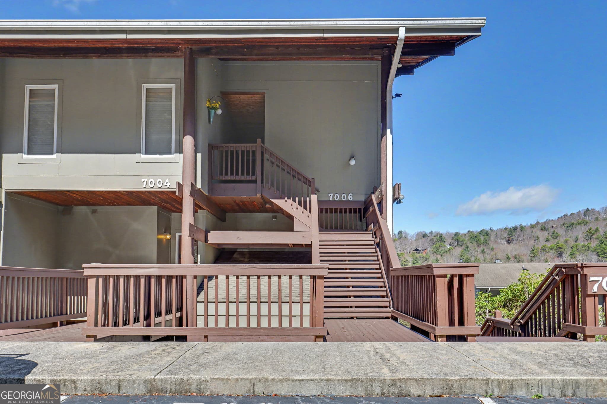 3 bedroom, 3 bathroom, 1,764 sq ft condominium for sale at 62 Sun Valley Circle 7006, Dillard, GA 30537 — photo 2