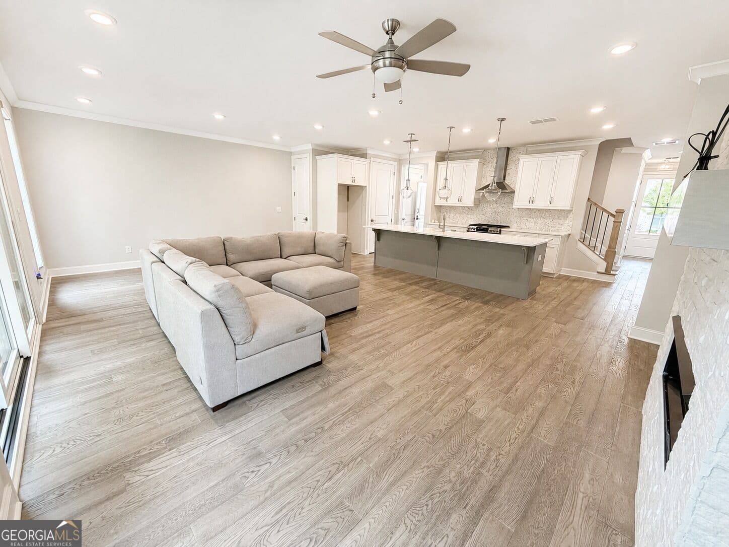 4 bedroom, 3.5 bathroom, 2,837 sq ft townhouse for sale at 417 Duncan Dene Drive, Johns Creek, GA 30022 — photo 2