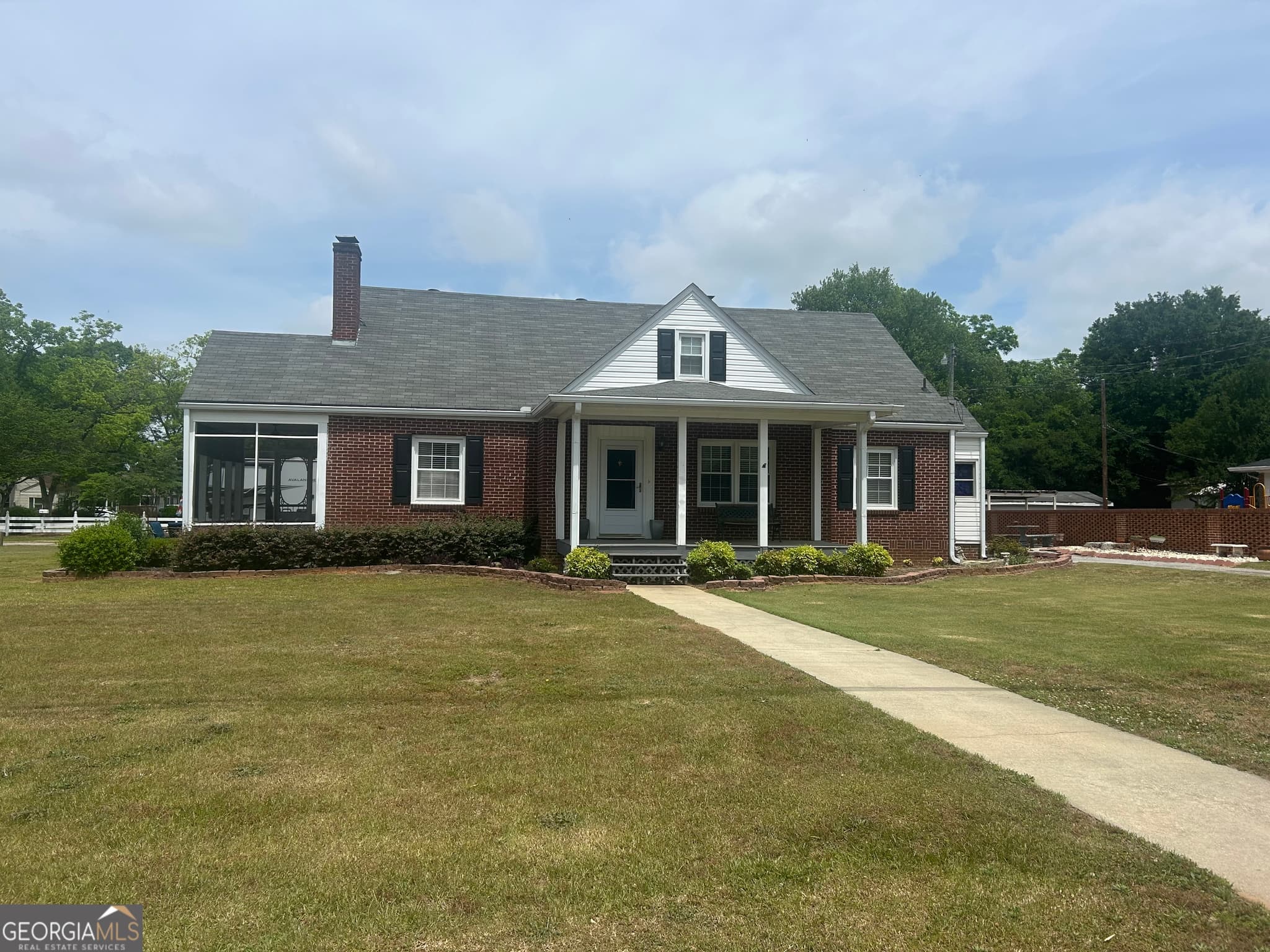 5 bedroom, 1.5 bathroom, 3,122 sq ft single family residence for sale at 6127 Newton Drive, Covington, GA 30014 — photo 4