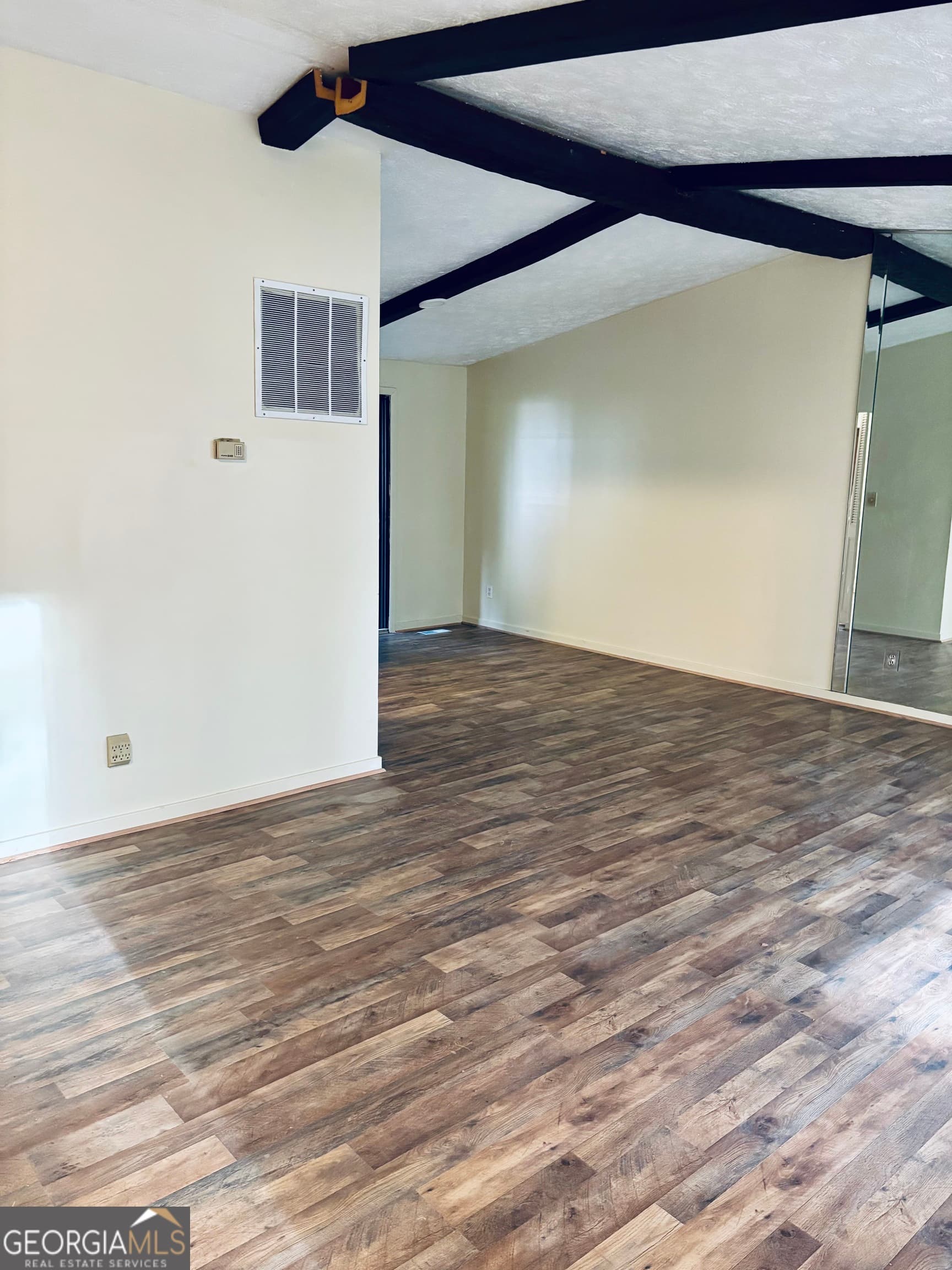 3 bedroom, 2 bathroom, 1,748 sq ft single family residence for sale at 121 Kings Ridge Drive, Peachtree City, GA 30269 — photo 6
