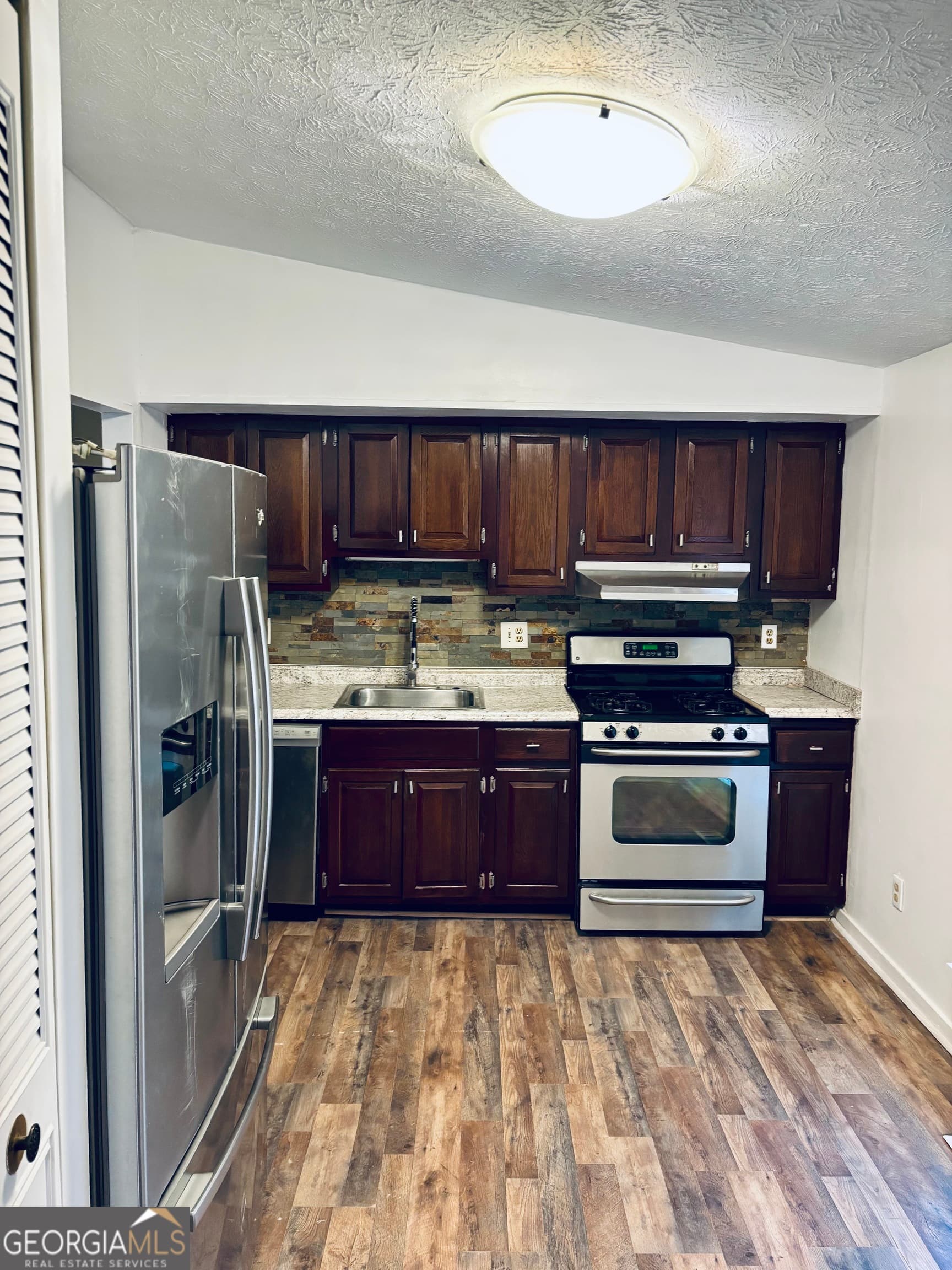3 bedroom, 2 bathroom, 1,748 sq ft single family residence for sale at 121 Kings Ridge Drive, Peachtree City, GA 30269 — photo 10