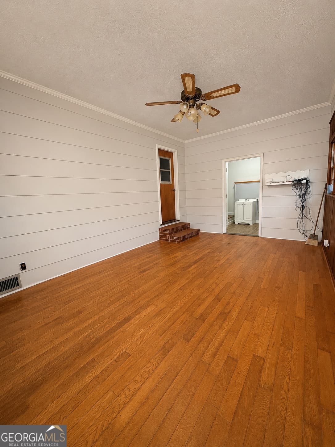3 bedroom, 2 bathroom, 1,400 sq ft single family residence for sale at 154 Poplar Circle, Lagrange, GA 30241 — photo 8