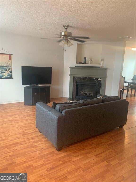 2 bedroom, 2.5 bathroom, 1,280 sq ft townhouse for sale at 123 Chastain Circle, Newnan, GA 30263 — photo 2