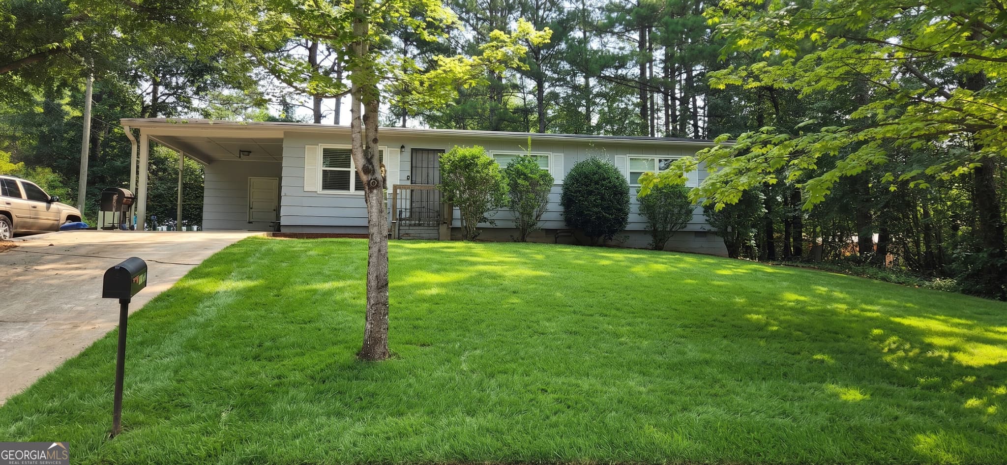 3 bedroom, 1 bathroom, 1,056 sq ft single family residence for sale at 6107 Shadow Glen Court, Covington, GA 30014