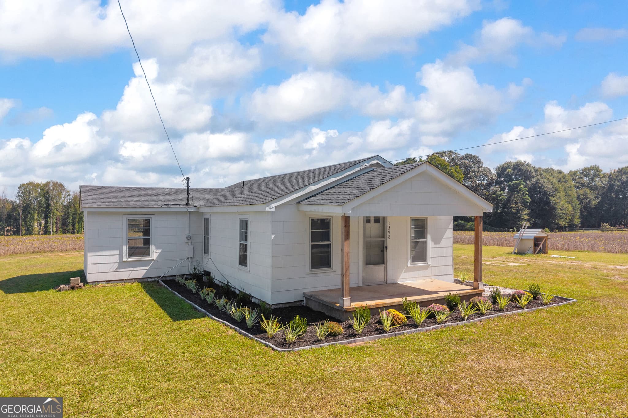 2 bedroom, 1 bathroom, 848 sq ft single family residence for sale at 1398 Mt Hebron Road, Hartwell, GA 30643 — photo 1 of 45