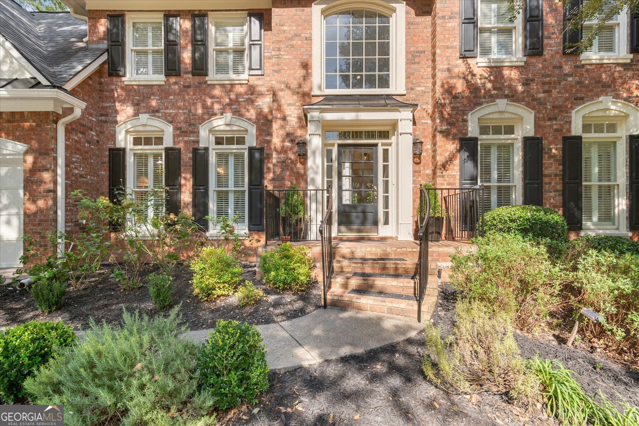 5 bedroom, 4.5 bathroom, 5,373 sq ft single family residence for sale at 3955 Inverness Crossing, Roswell, GA 30075 — photo 3