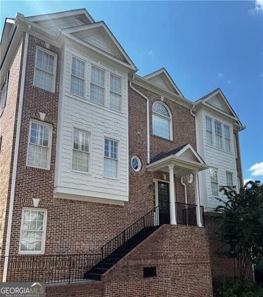 3 bedroom, 3.5 bathroom, 3,159 sq ft townhouse for sale at 5492 Glenridge Drive 524, Atlanta, GA 30342 — photo 3