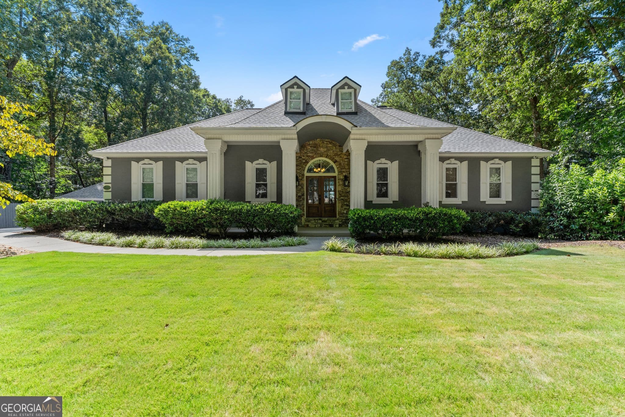 6 bedroom, 4.5 bathroom, 4,622 sq ft single family residence for sale at 5725 Ash Drive, Cumming, GA 30040 — photo 1 of 98