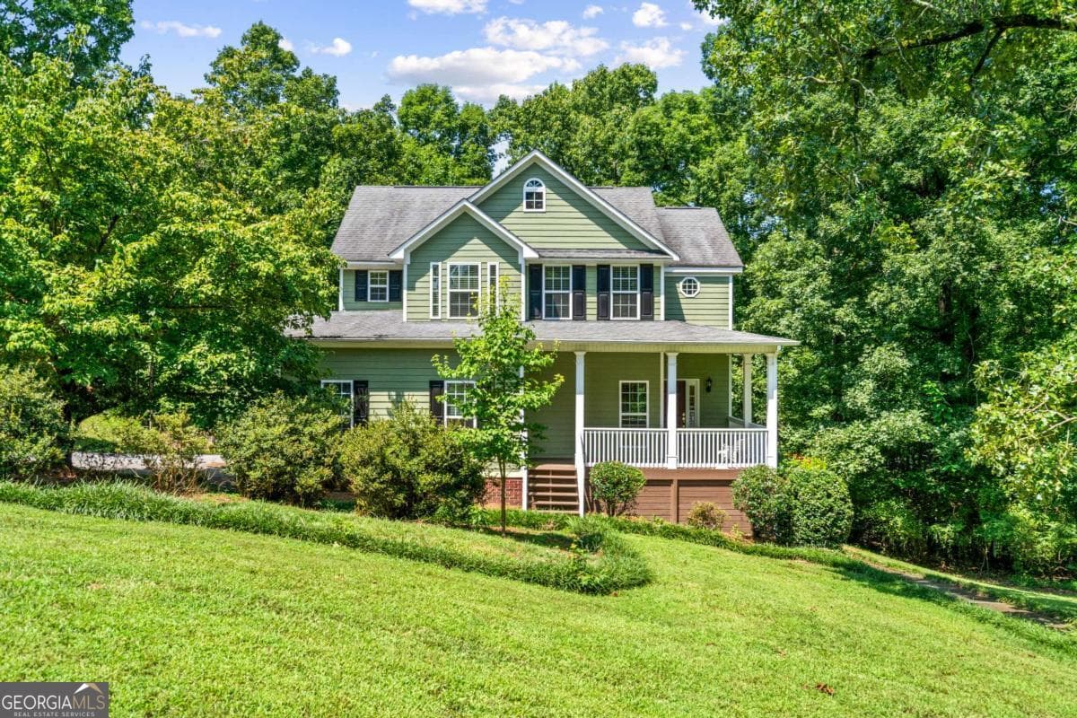 4 bedroom, 2.5 bathroom, 2,436 sq ft single family residence for sale at 185 Thornwood Drive, Calhoun, GA 30701 — photo 2