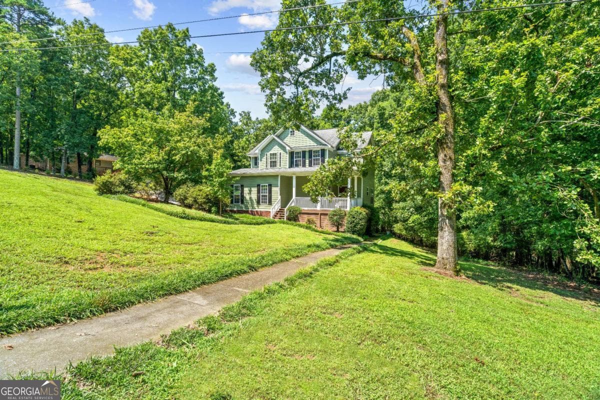 4 bedroom, 2.5 bathroom, 2,436 sq ft single family residence for sale at 185 Thornwood Drive, Calhoun, GA 30701 — photo 3