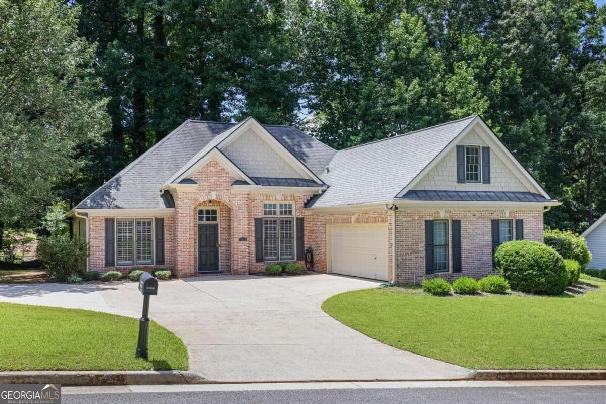 3 bedroom, 2 bathroom, 2,120 sq ft single family residence for sale at 105 Peregrine Way, Kennesaw, GA 30144 — photo 2