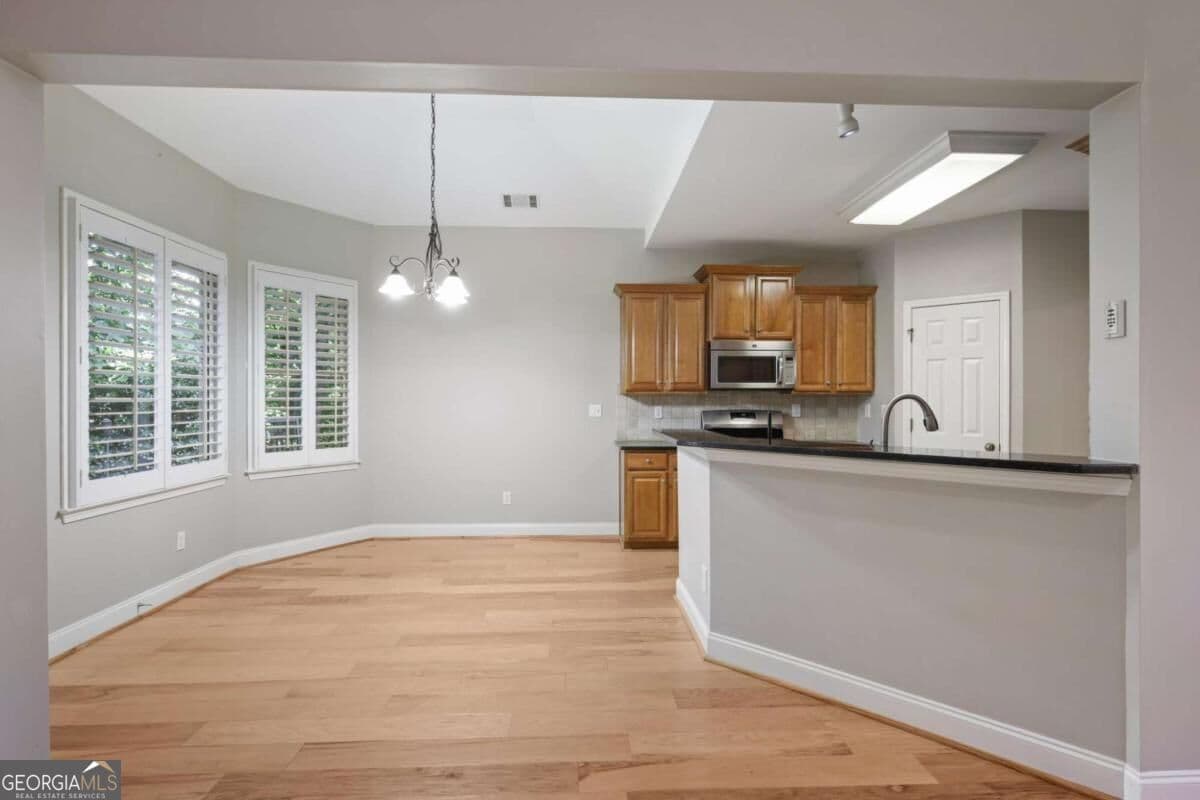 3 bedroom, 2 bathroom, 2,120 sq ft single family residence for sale at 105 Peregrine Way, Kennesaw, GA 30144 — photo 9