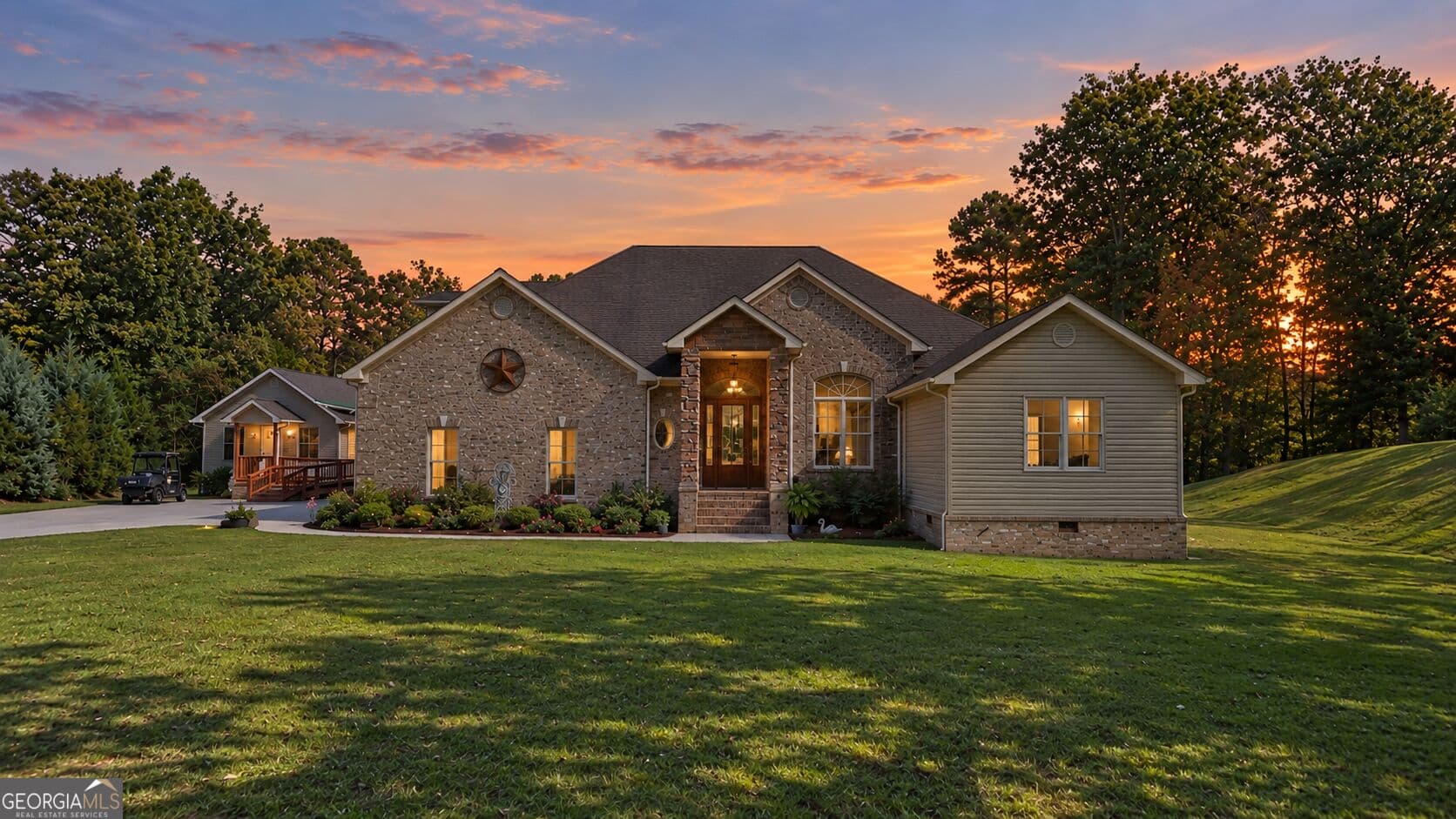 5 bedroom, 5.5 bathroom, 4,976 sq ft single family residence for sale at 201 Lake Hills Place, Trenton, GA 30752 — photo 2