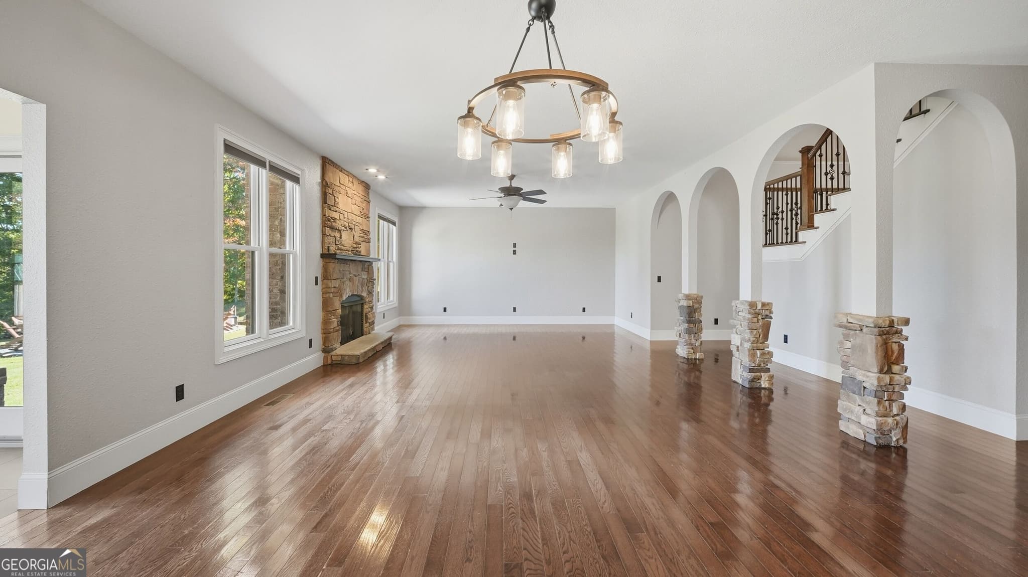 5 bedroom, 5.5 bathroom, 4,976 sq ft single family residence for sale at 201 Lake Hills Place, Trenton, GA 30752 — photo 7
