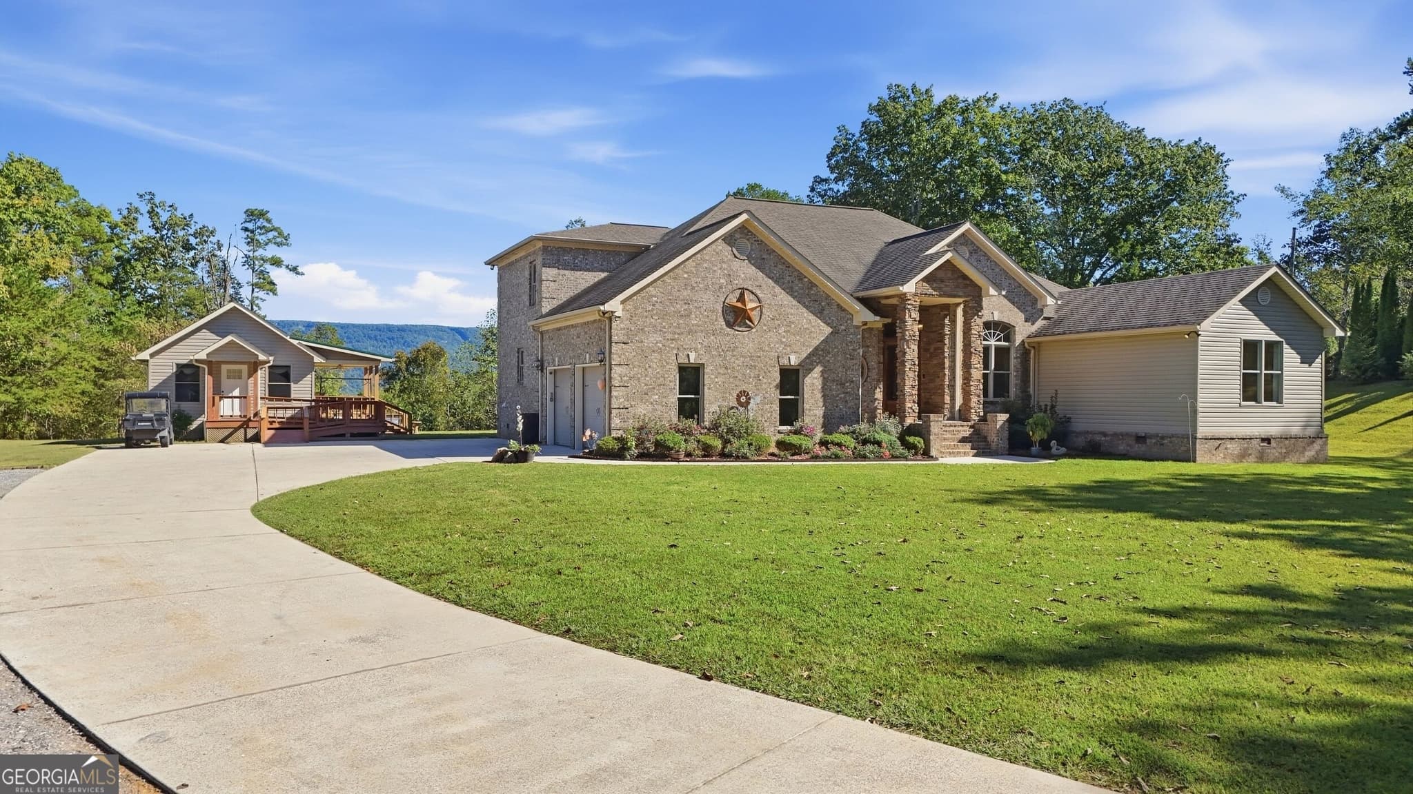 5 bedroom, 5.5 bathroom, 4,976 sq ft single family residence for sale at 201 Lake Hills Place, Trenton, GA 30752 — photo 3