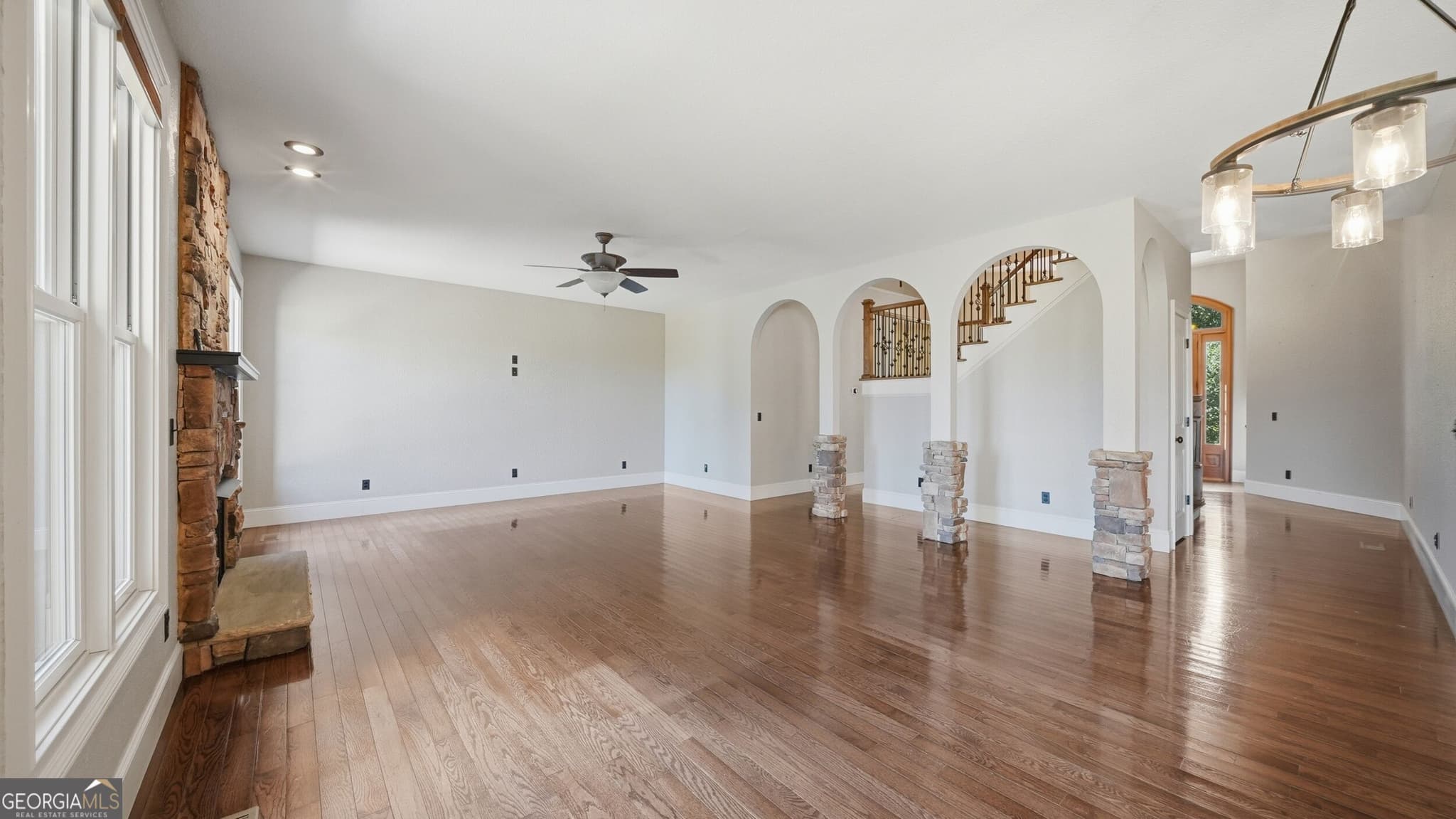5 bedroom, 5.5 bathroom, 4,976 sq ft single family residence for sale at 201 Lake Hills Place, Trenton, GA 30752 — photo 5