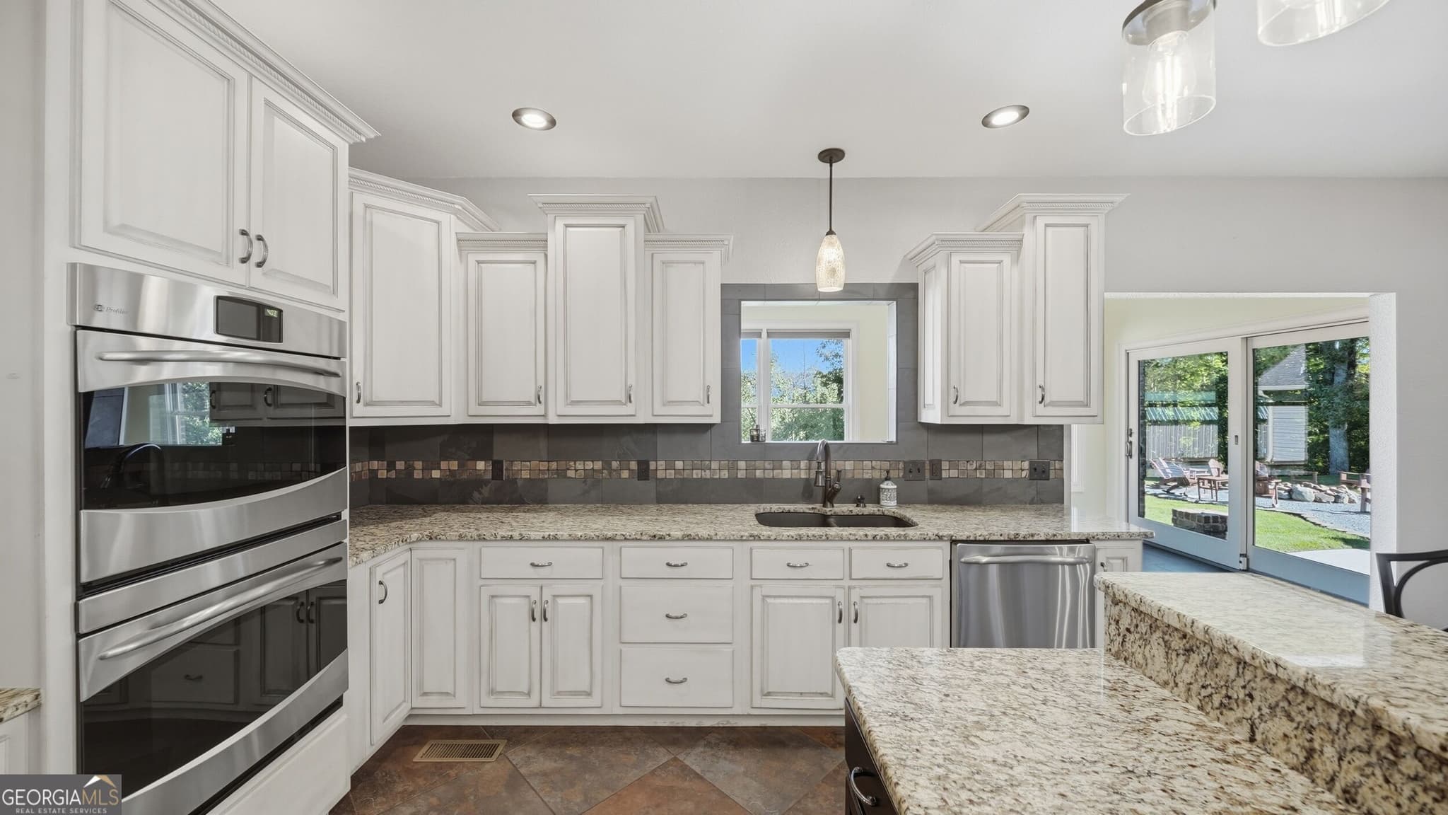 5 bedroom, 5.5 bathroom, 4,976 sq ft single family residence for sale at 201 Lake Hills Place, Trenton, GA 30752 — photo 9