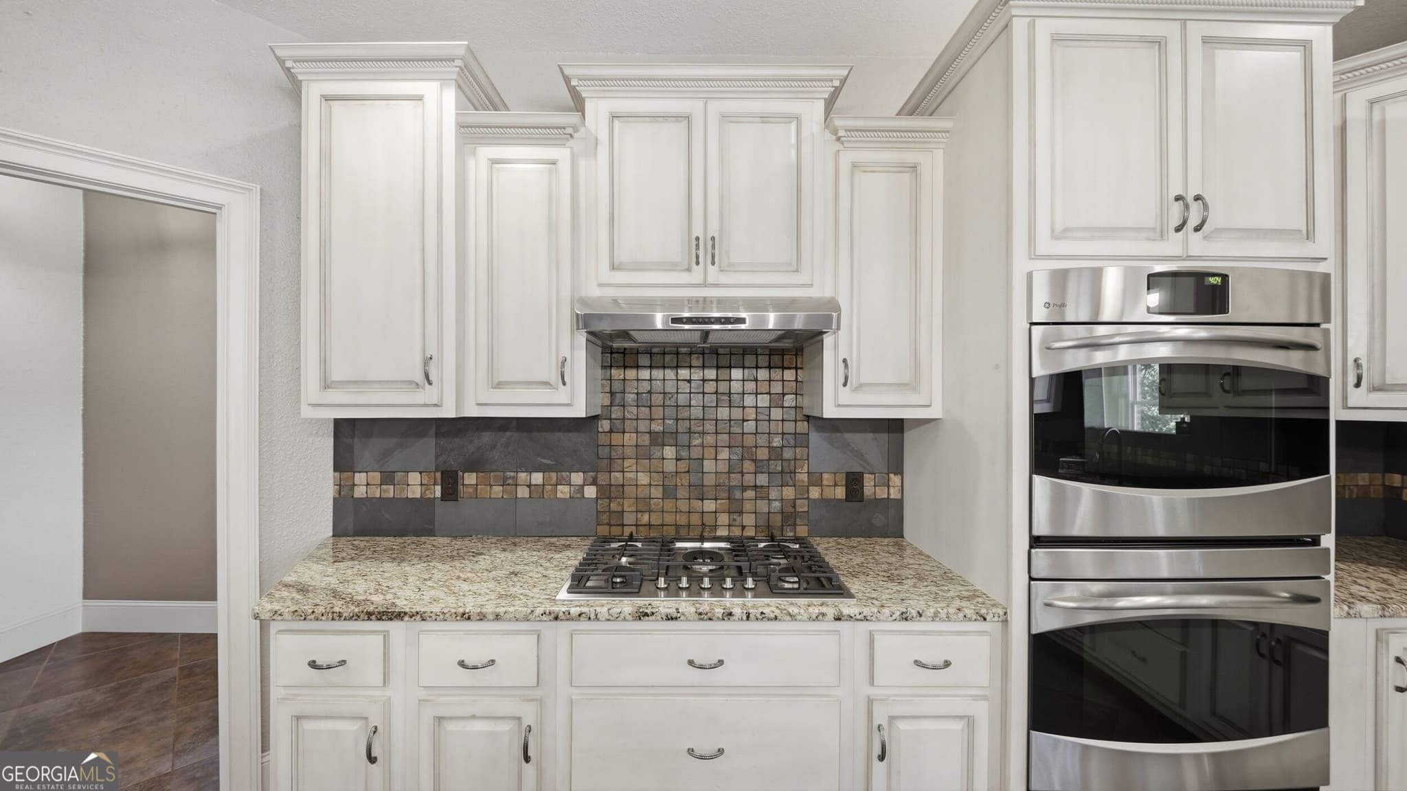 5 bedroom, 5.5 bathroom, 4,976 sq ft single family residence for sale at 201 Lake Hills Place, Trenton, GA 30752 — photo 10