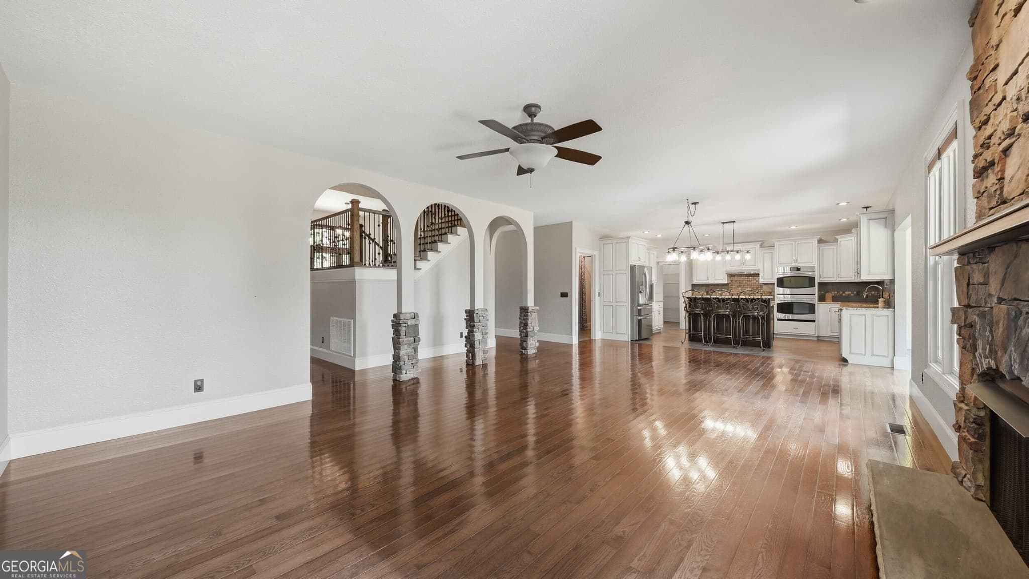 5 bedroom, 5.5 bathroom, 4,976 sq ft single family residence for sale at 201 Lake Hills Place, Trenton, GA 30752 — photo 4