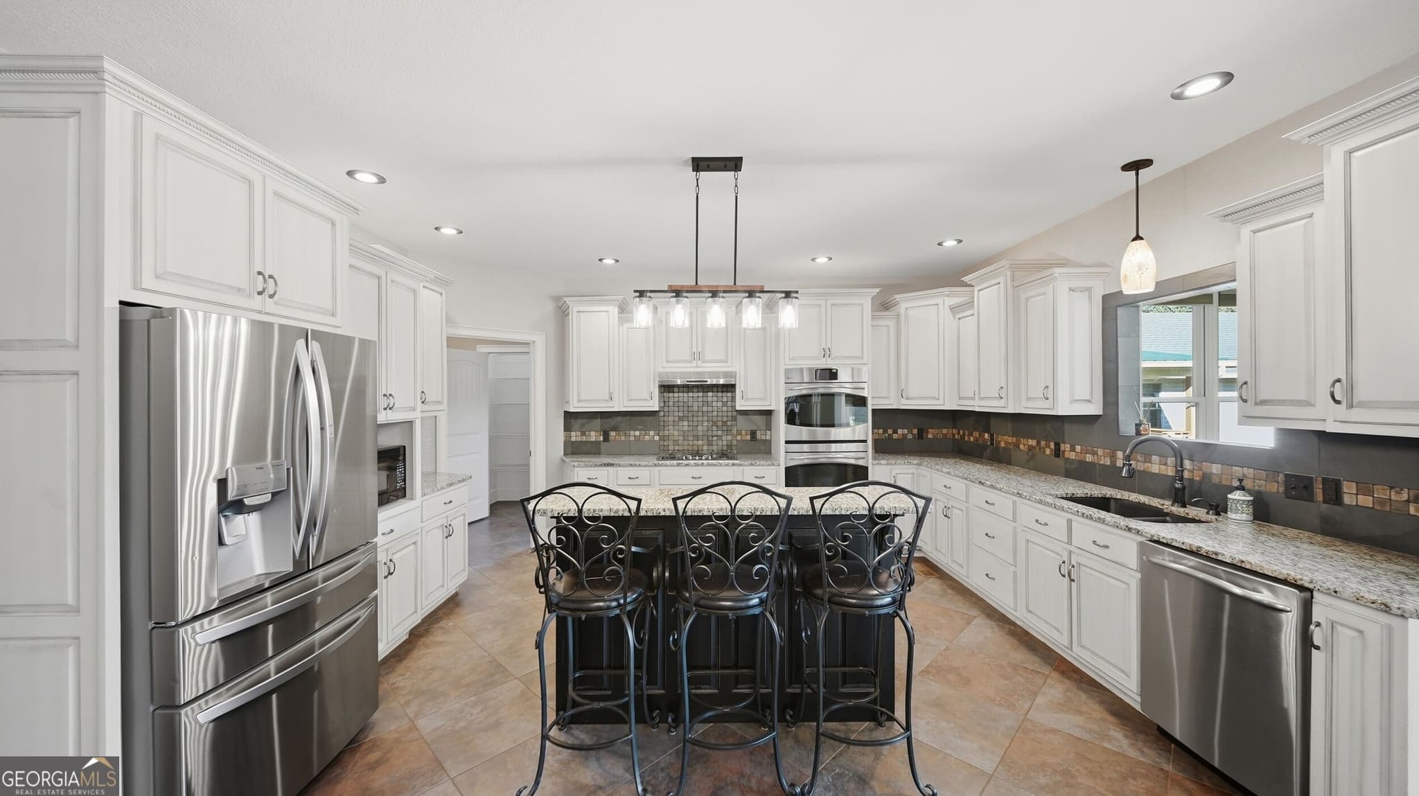 5 bedroom, 5.5 bathroom, 4,976 sq ft single family residence for sale at 201 Lake Hills Place, Trenton, GA 30752 — photo 8