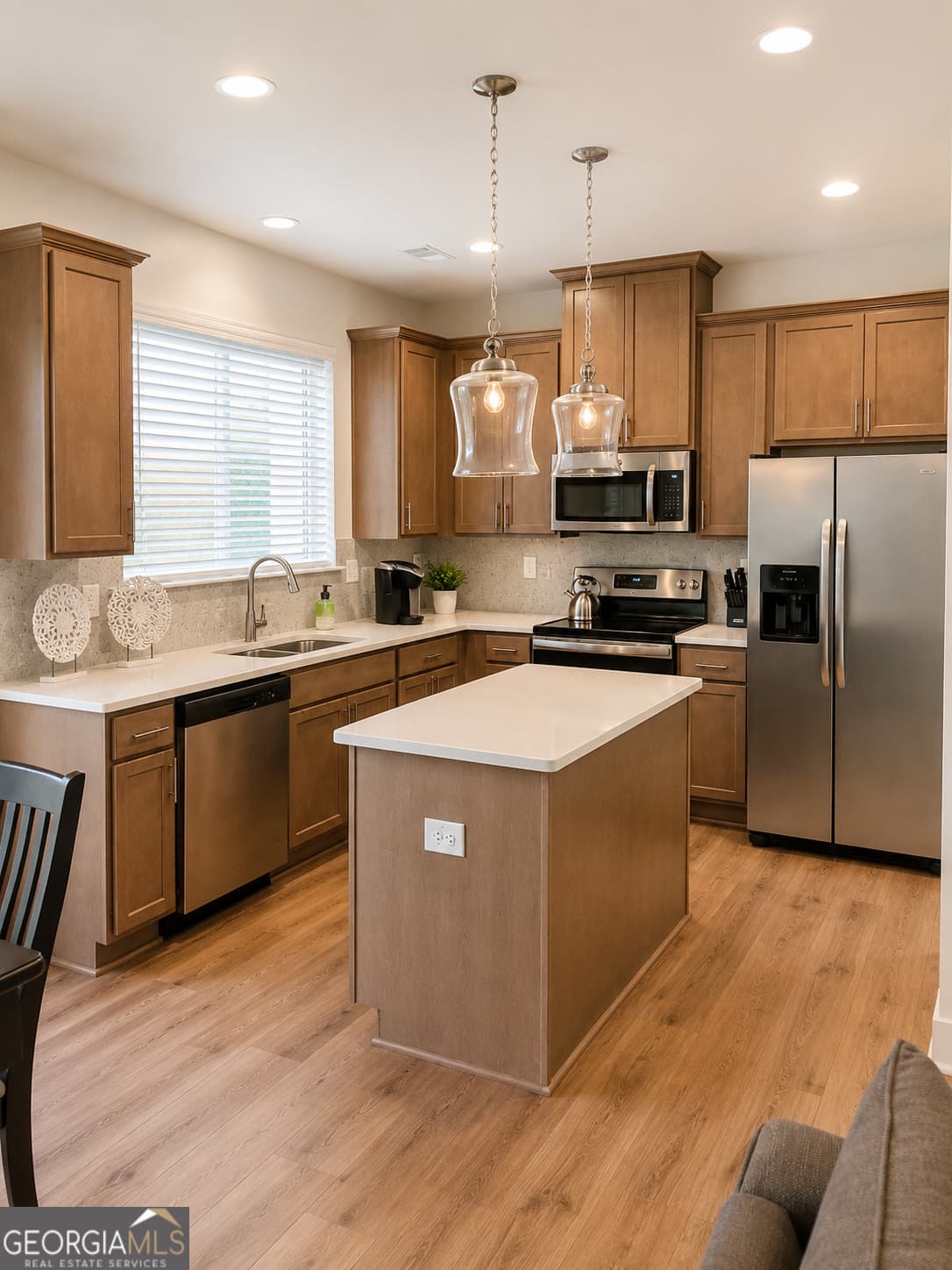 4 bedroom, 2.5 bathroom townhouse for sale at 7699 Baron Road, Fairburn, GA 30213 — photo 6