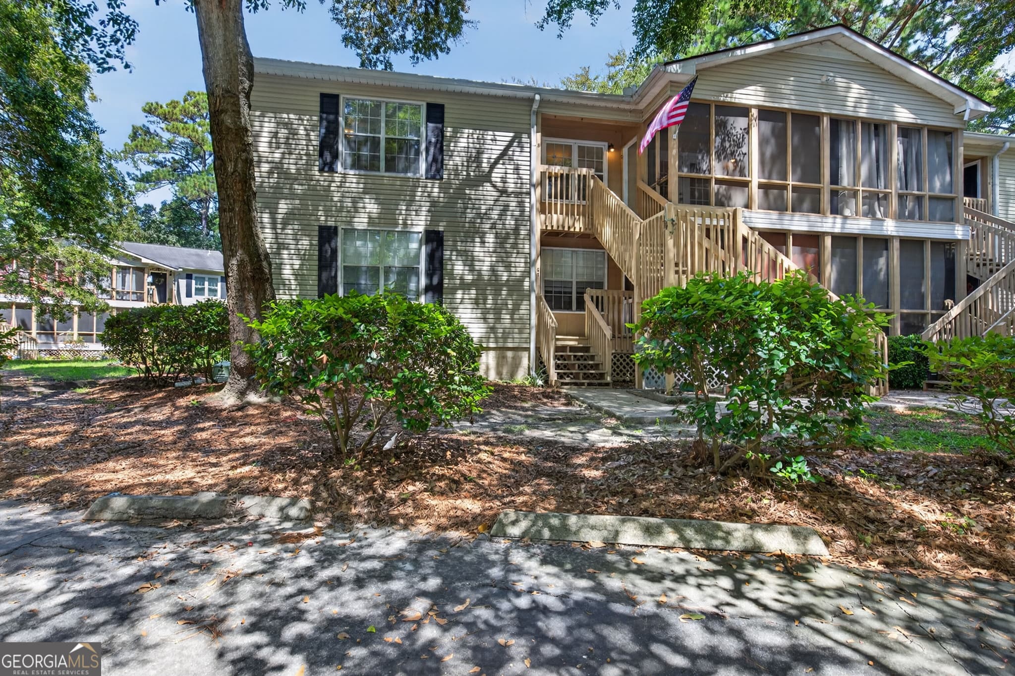 2 bedroom, 2 bathroom, 900 sq ft condominium for sale at 401 N CROMWELL Road 5G, Savannah, GA 31410 — photo 1 of 40