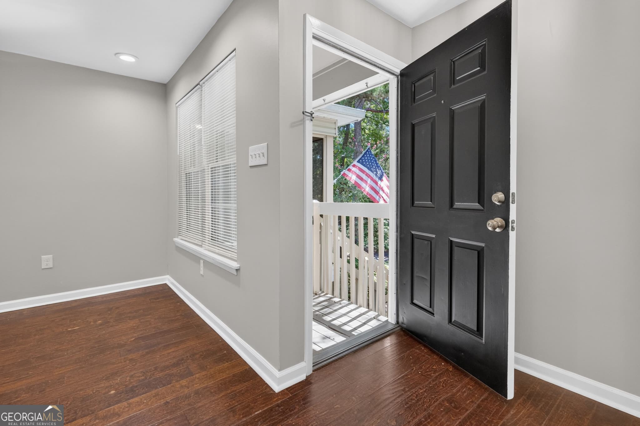 2 bedroom, 2 bathroom, 900 sq ft condominium for sale at 401 N CROMWELL Road 5G, Savannah, GA 31410 — photo 8
