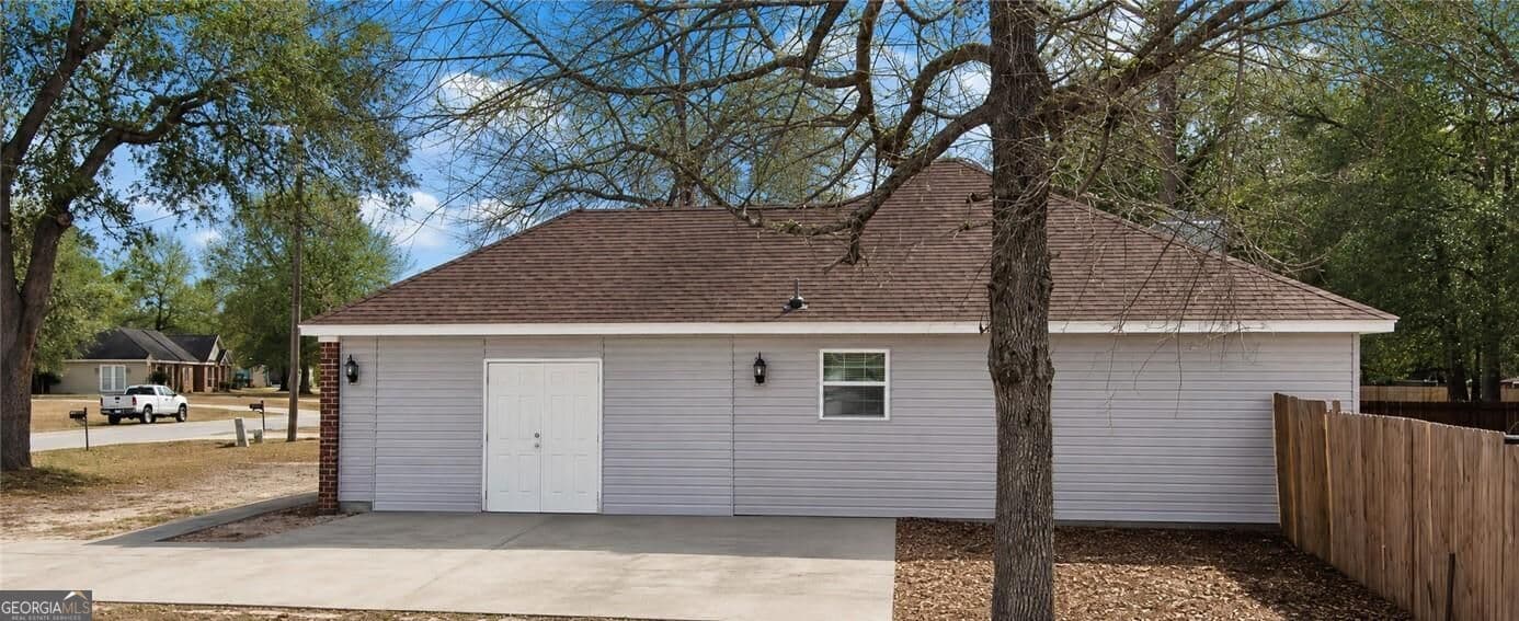 3 bedroom, 2 bathroom, 1,727 sq ft single family residence for sale at 55 Alex Drive, Ellabell, GA 31308 — photo 2