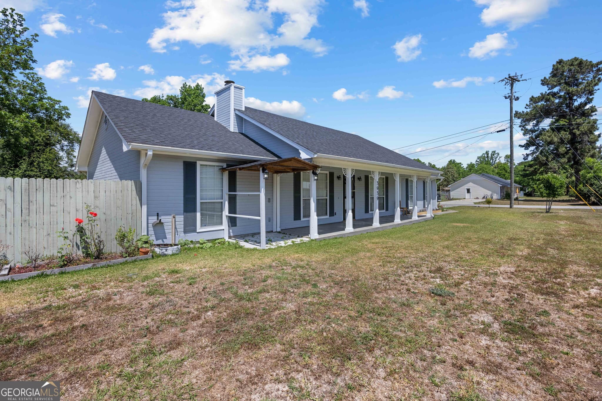 3 bedroom, 2 bathroom, 1,972 sq ft single family residence for sale at 3939 Cat Creek Road, Valdosta, GA 31605 — photo 3