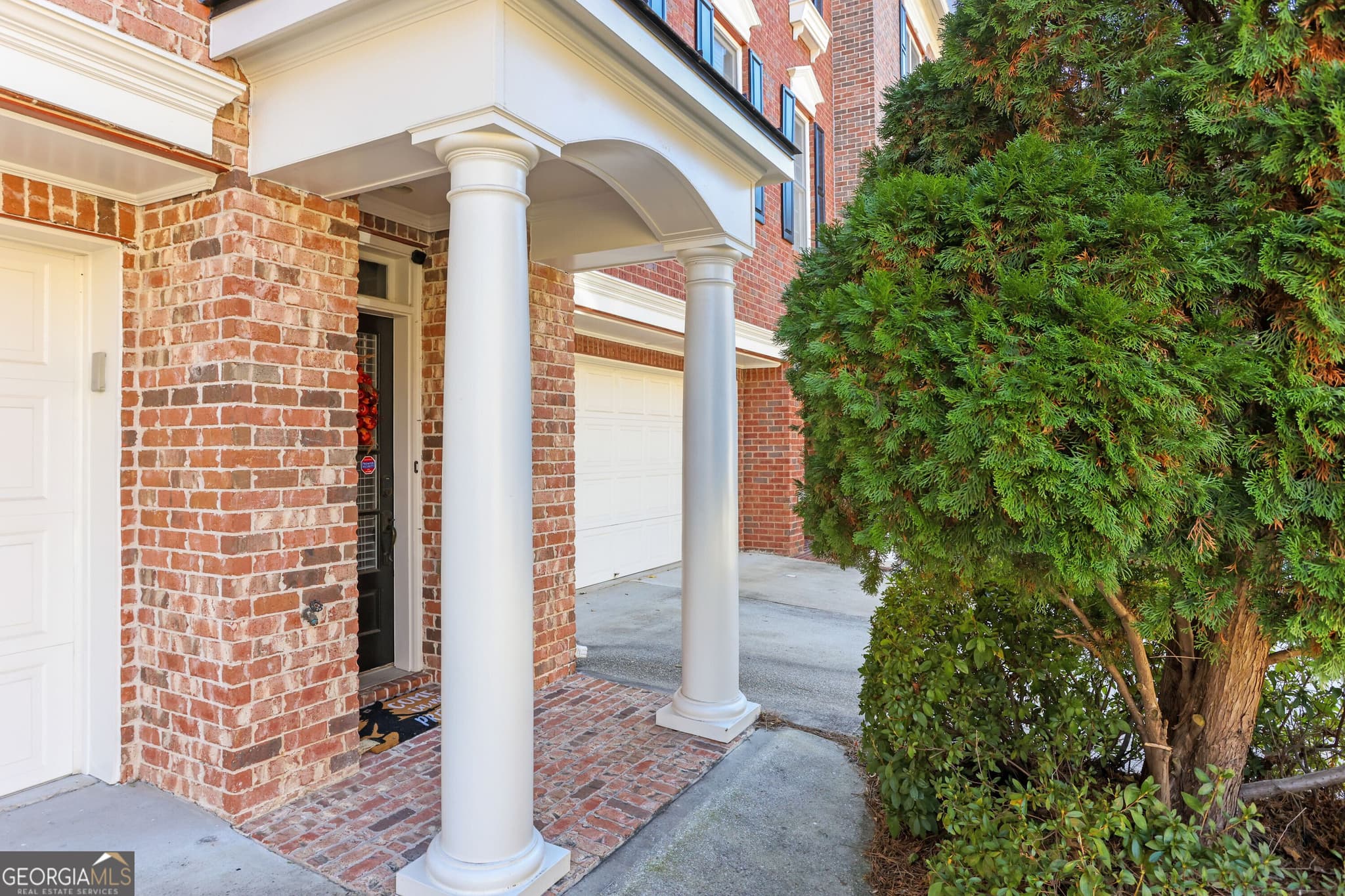 4 bedroom, 3.5 bathroom, 3,245 sq ft townhouse for sale at 520 Vinings Estates Drive BLDG B04, Mableton, GA 30126 — photo 2