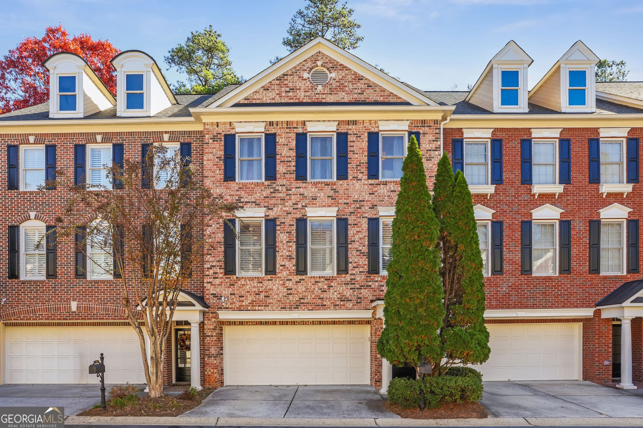 4 bedroom, 3.5 bathroom, 3,245 sq ft townhouse for sale at 520 Vinings Estates Drive BLDG B04, Mableton, GA 30126
