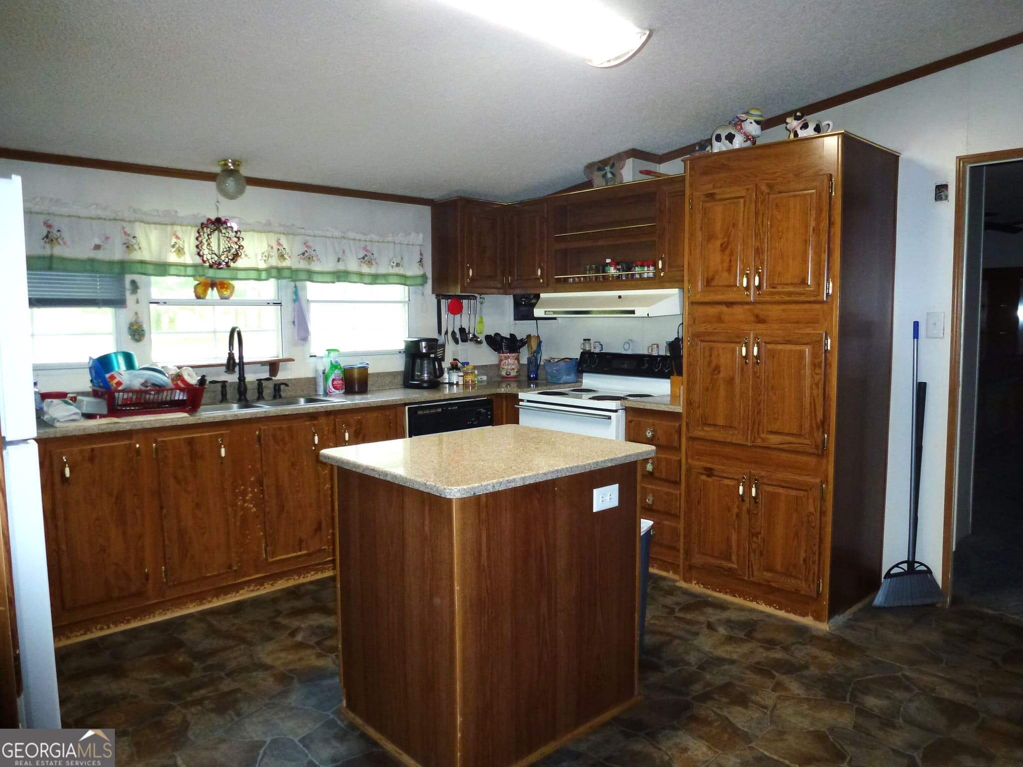 4 bedroom, 2.5 bathroom, 2,240 sq ft manufactured home,single family residence under contract at 2489 Mosley Road, Claxton, GA 30417 — photo 5
