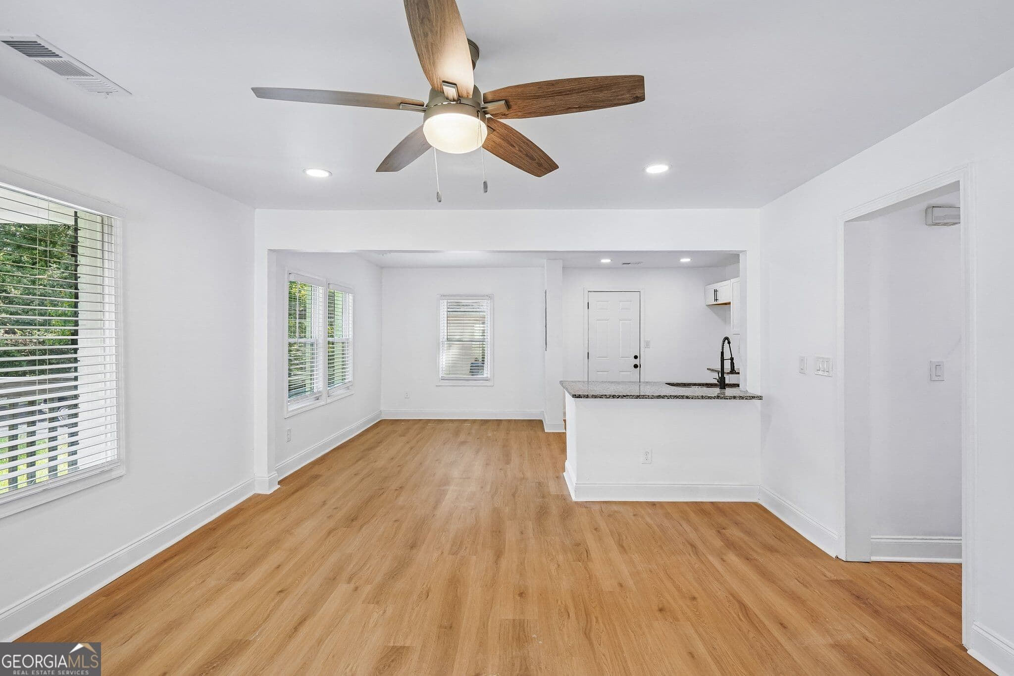 3 bedroom, 2 bathroom, 1,064 sq ft single family residence for sale at 130 Stratford Drive, Atlanta, GA 30311 — photo 3