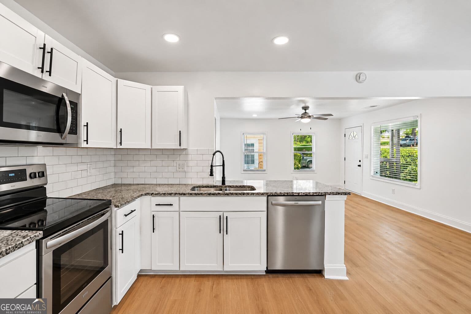 3 bedroom, 2 bathroom, 1,064 sq ft single family residence for sale at 130 Stratford Drive, Atlanta, GA 30311 — photo 5