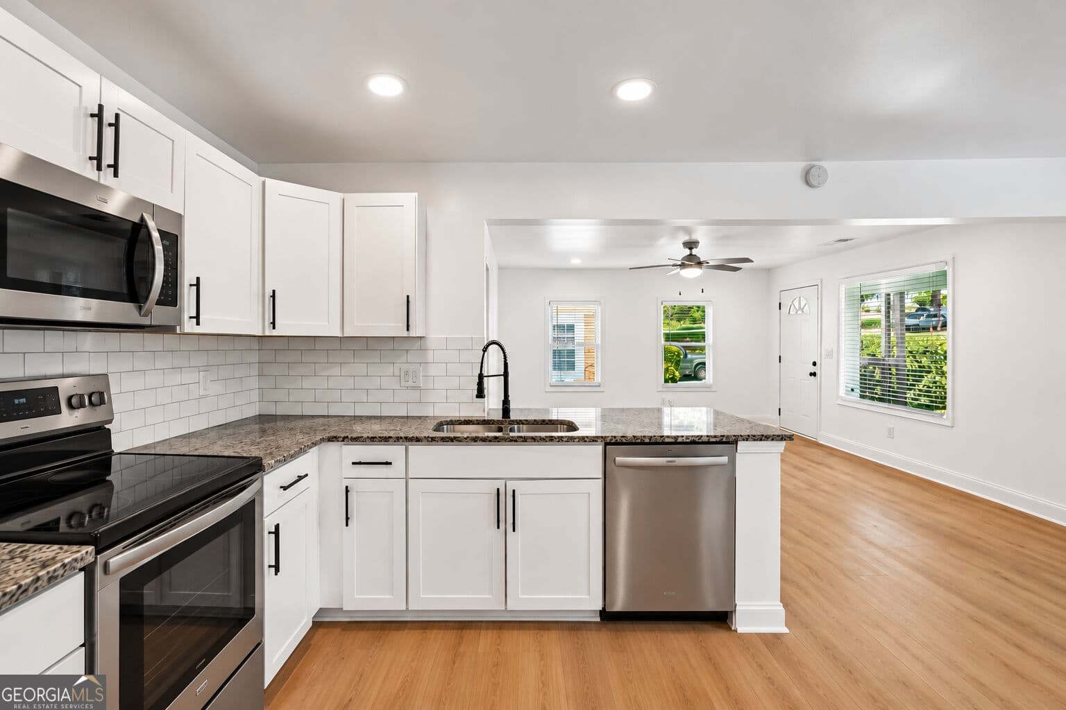 3 bedroom, 2 bathroom, 1,064 sq ft single family residence for sale at 130 Stratford Drive, Atlanta, GA 30311 — photo 4