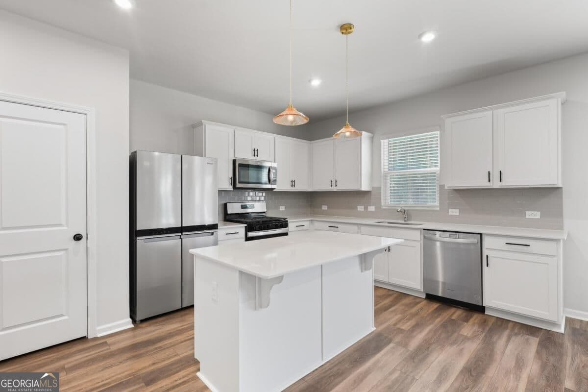 4 bedroom, 2.5 bathroom, 2,322 sq ft single family residence for sale at 38 Shade Tree Drive, Richmond Hill, GA 31324 — photo 6
